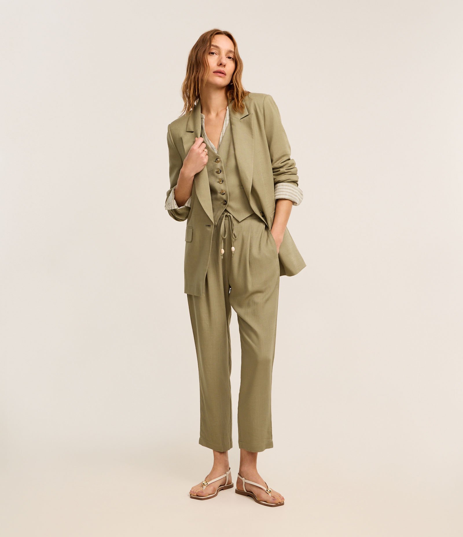 Blazer em Viscolinho com Lapelas e Botão Único Verde 2