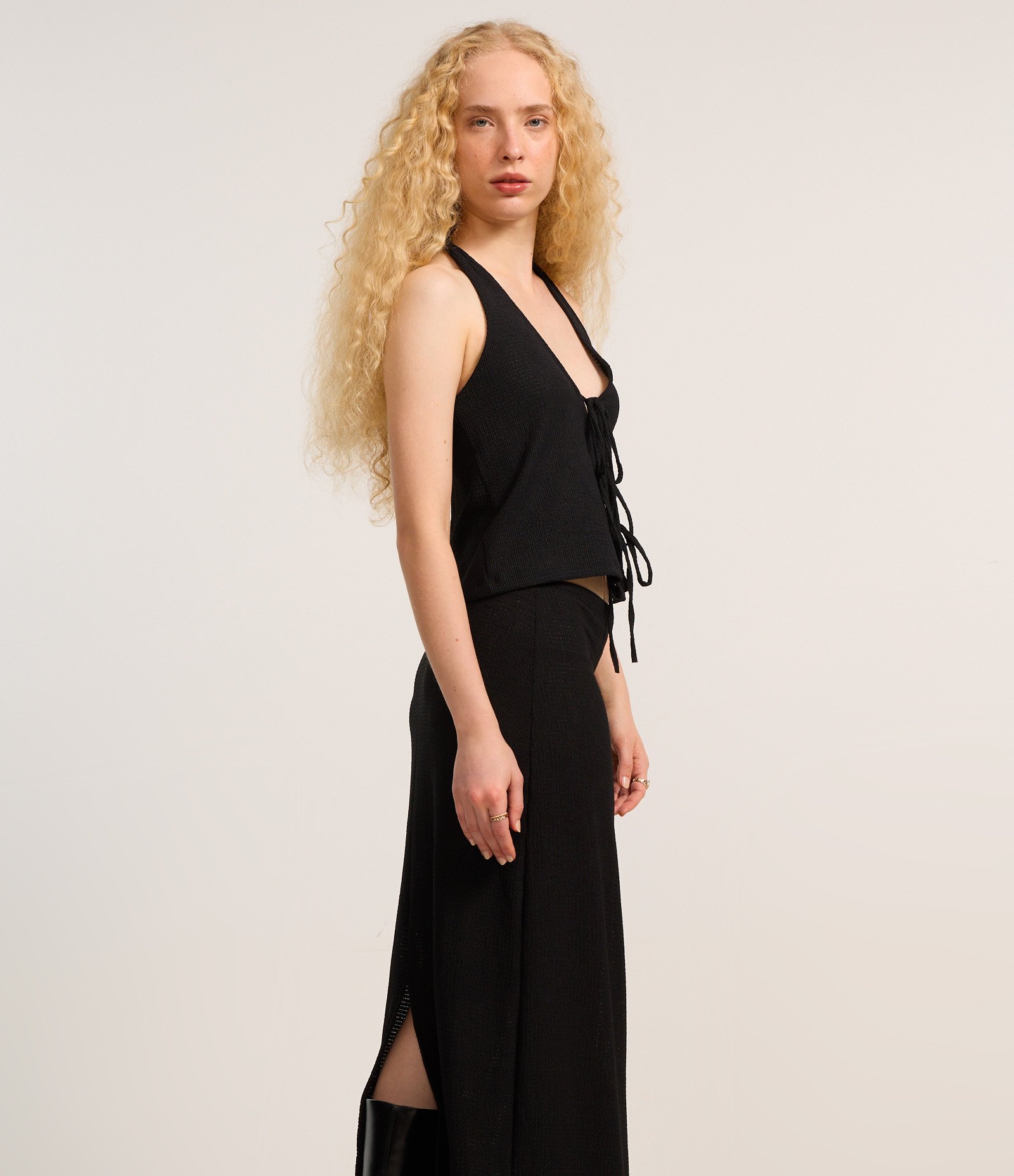 Saia Long Midi Texturizada com Fenda Preto 2