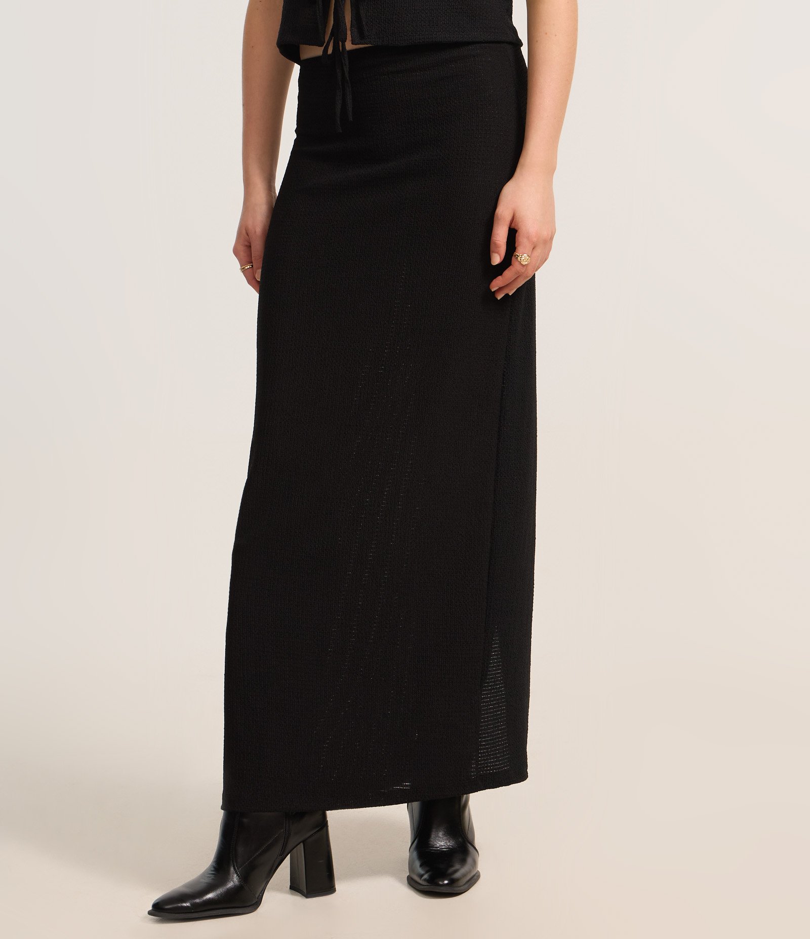 Saia Long Midi Texturizada com Fenda Preto 3