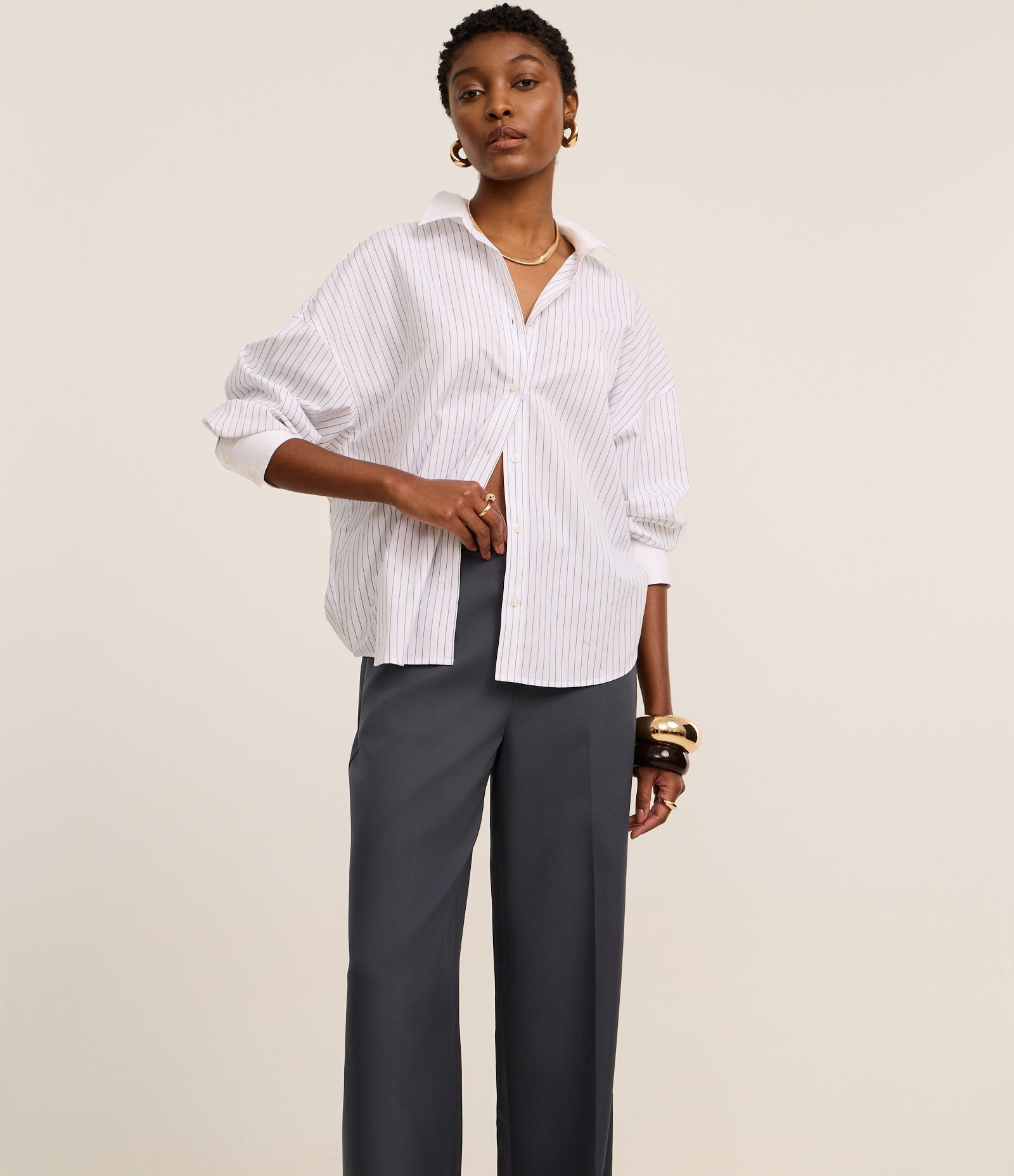 Calça Pantalona Alfaiatada com Passantes e Frisos Cinza Escuro 2