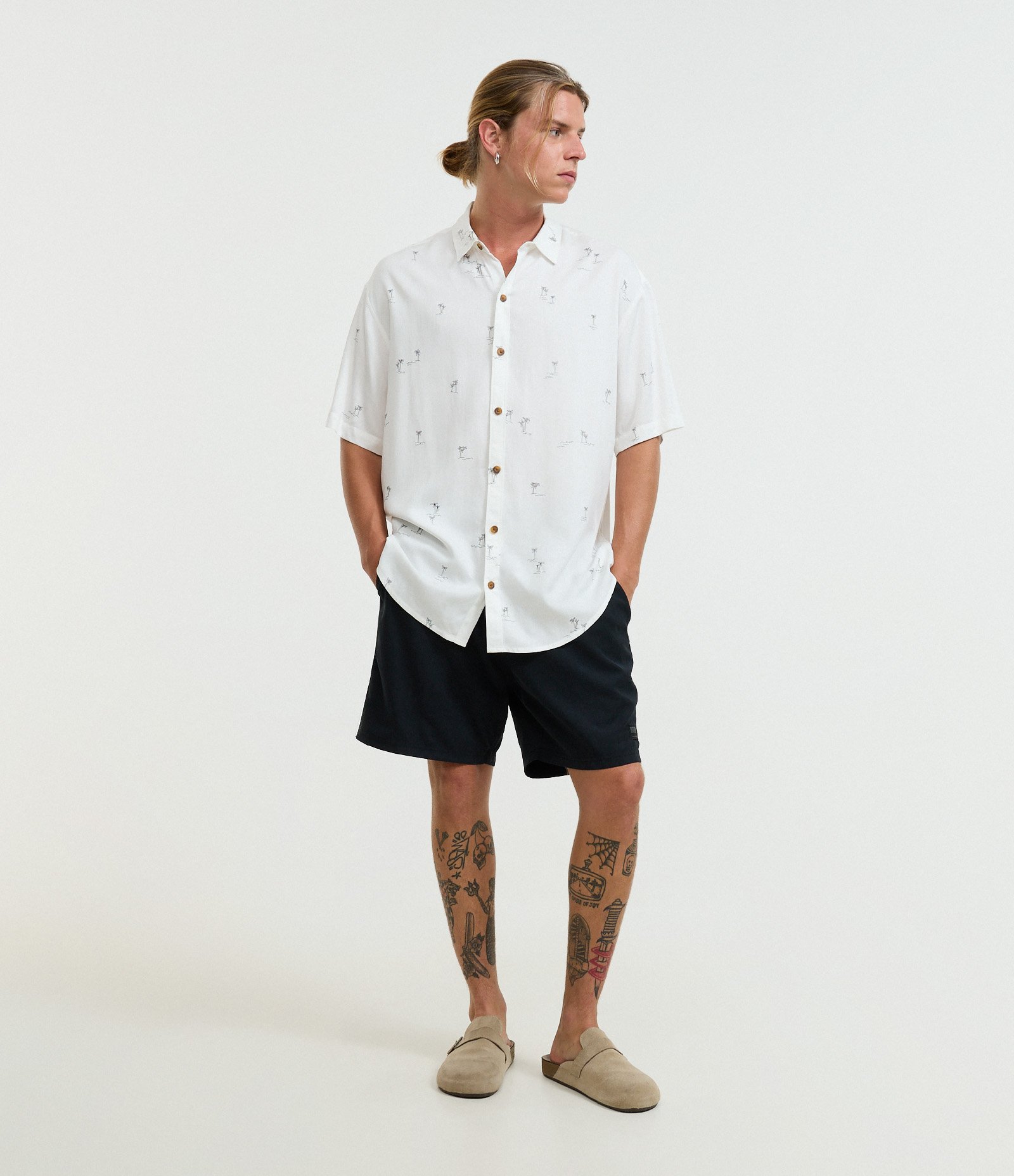 Bermuda com Amarração e Etiqueta Emborrachada Preto 1