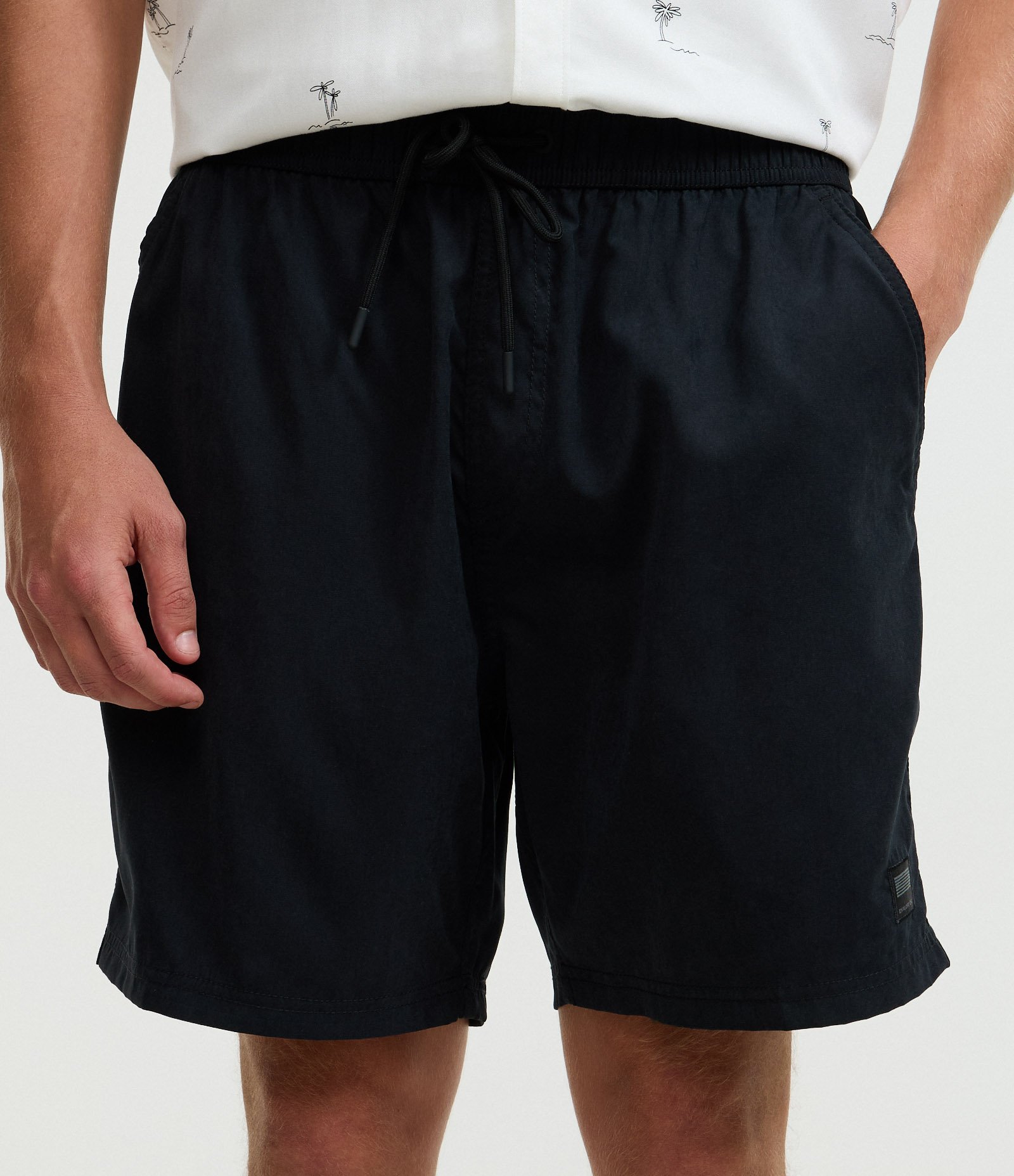 Bermuda com Amarração e Etiqueta Emborrachada Preto 2