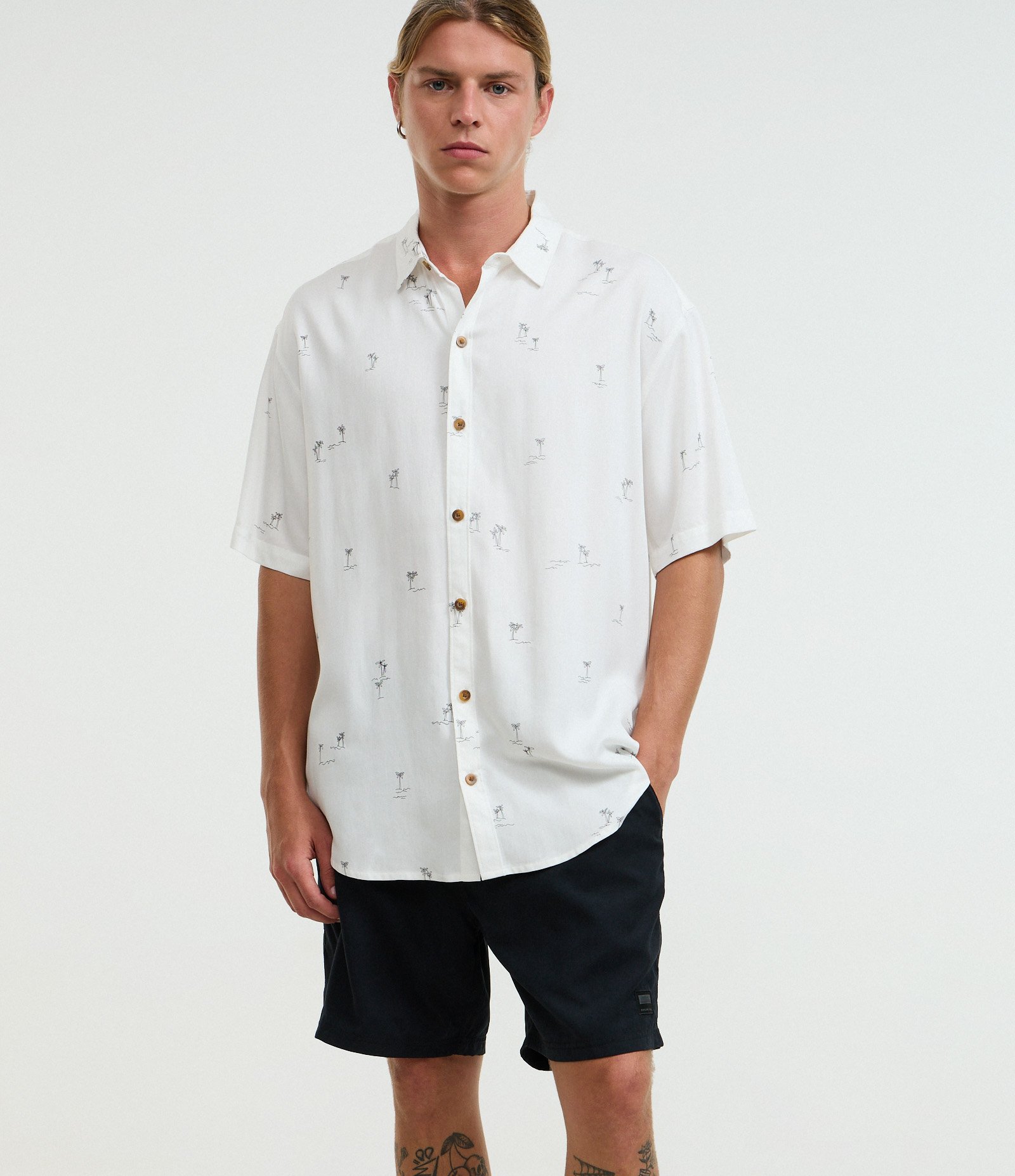 Bermuda com Amarração e Etiqueta Emborrachada Preto 4