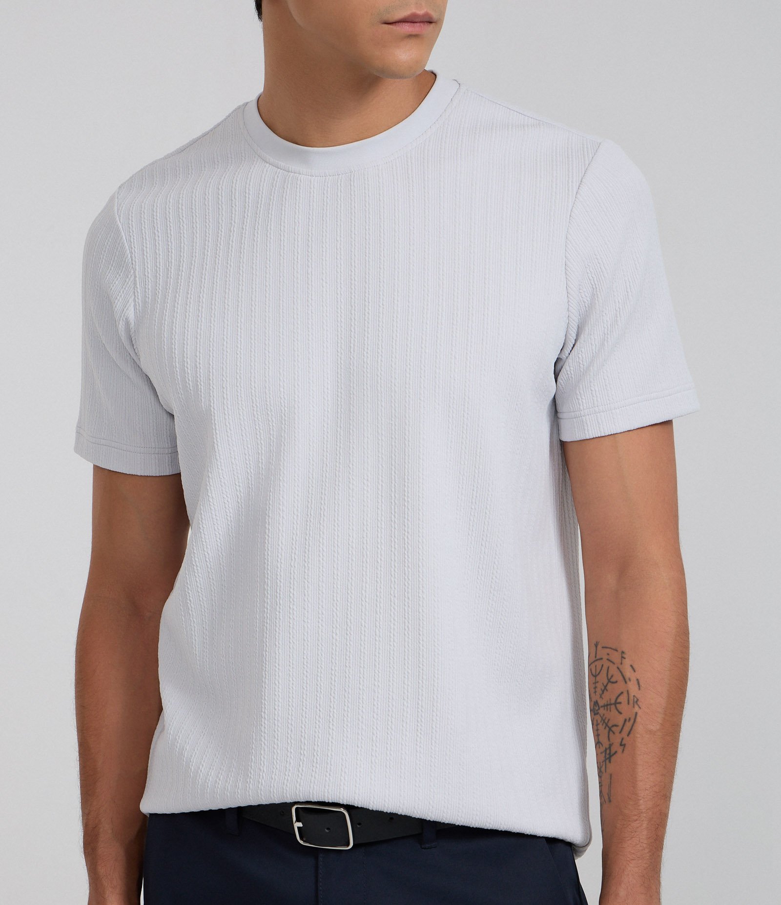 Camiseta Slim com Textura Vertical Cinza 3