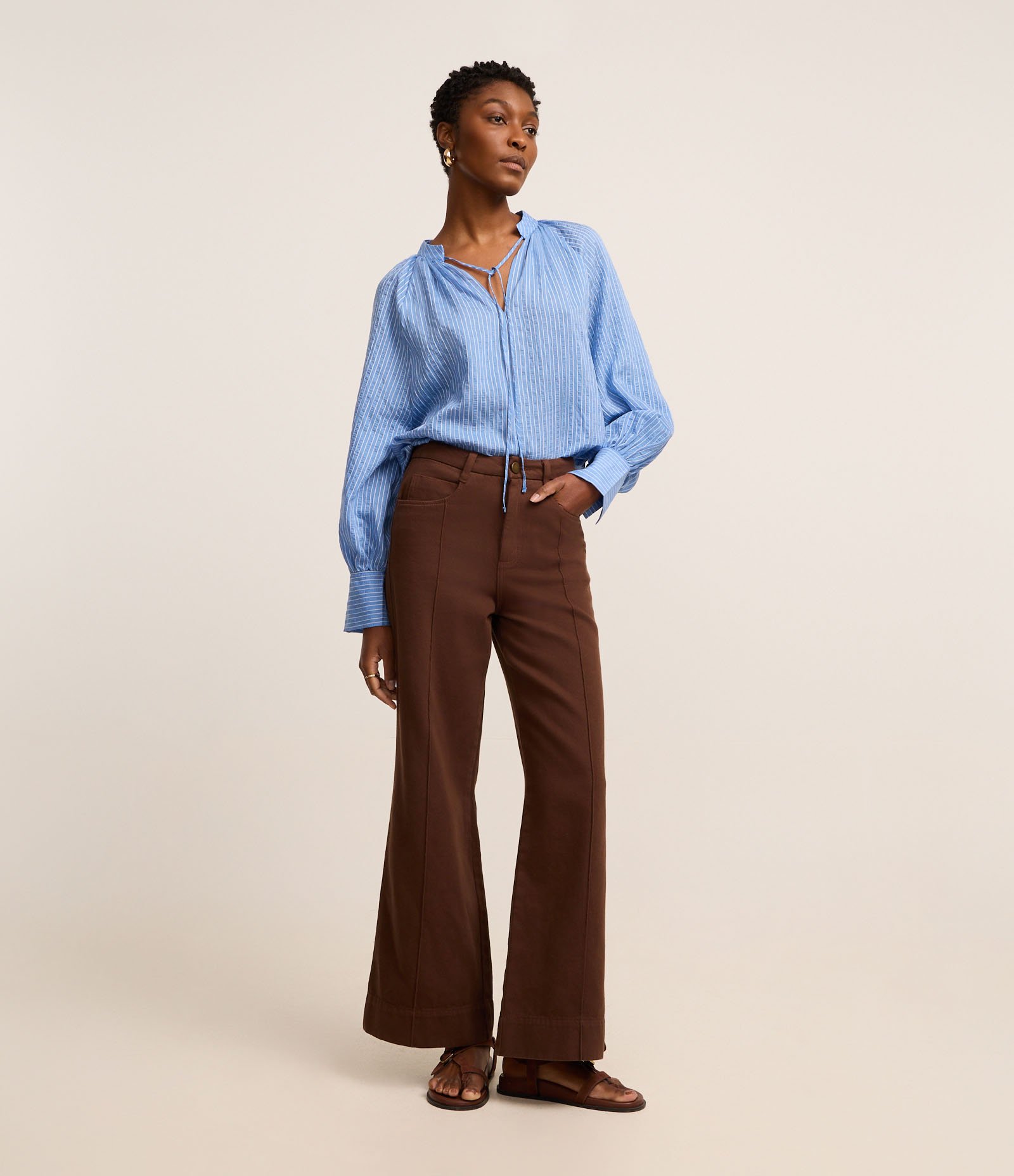 Calça Wide Leg em Sarja com Friso Frontal Marrom 1