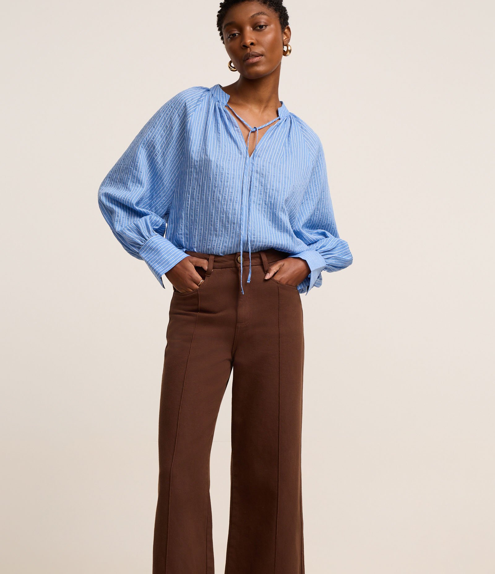 Calça Wide Leg em Sarja com Friso Frontal Marrom 2