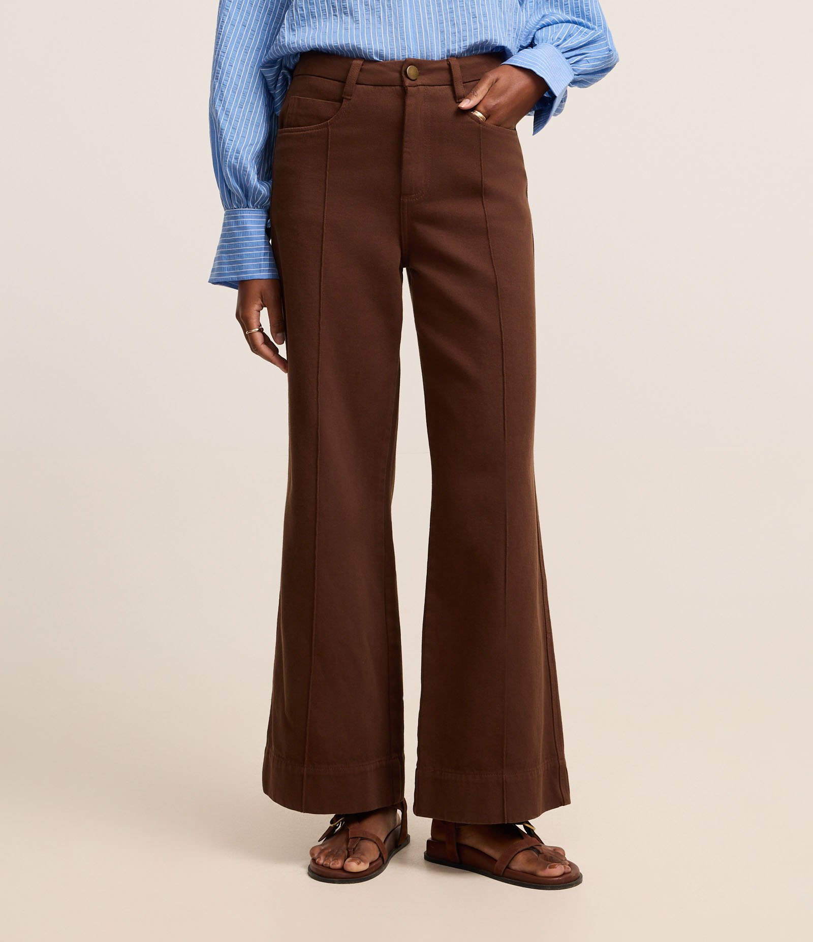 Calça Wide Leg em Sarja com Friso Frontal Marrom 3