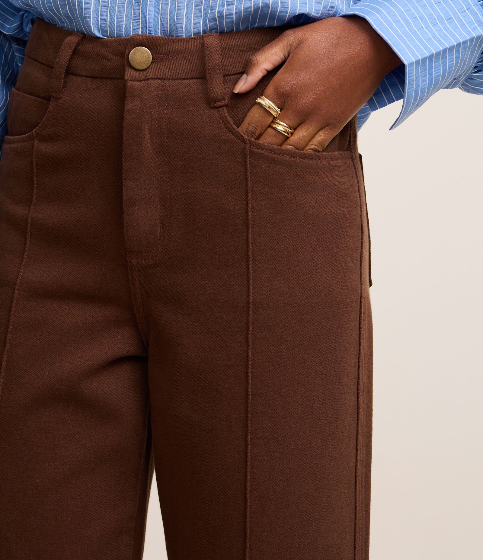 Calça Wide Leg em Sarja com Friso Frontal Marrom 4