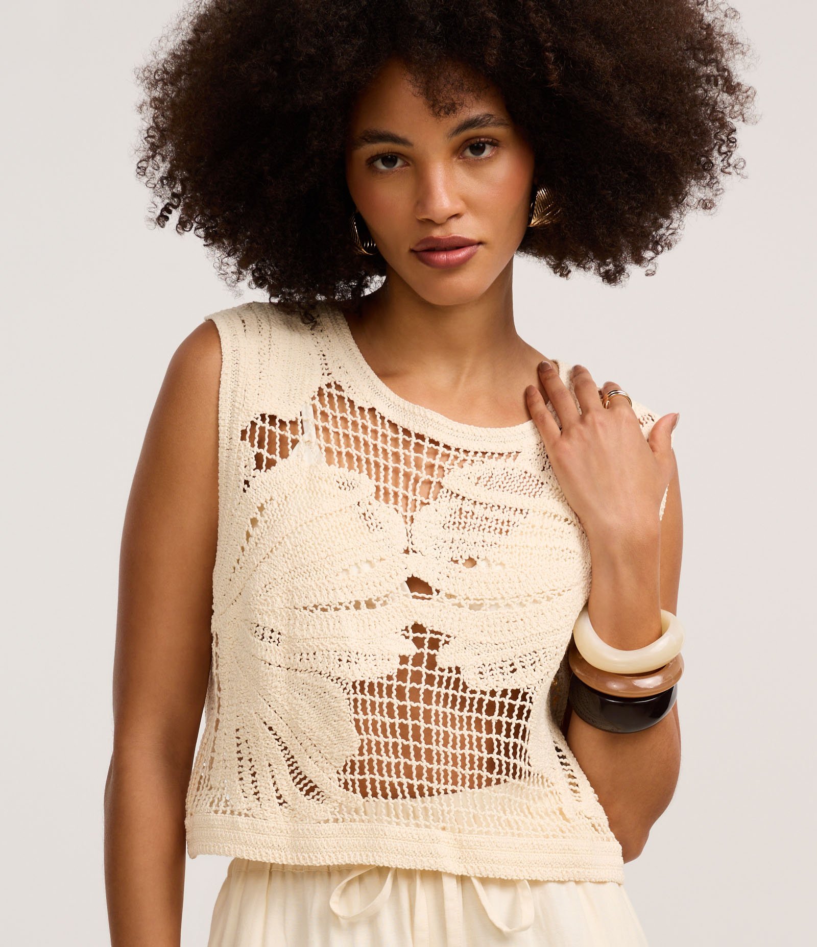 Blusa em Tricô com Ponto Vazado e Bordado Floral Bege 2