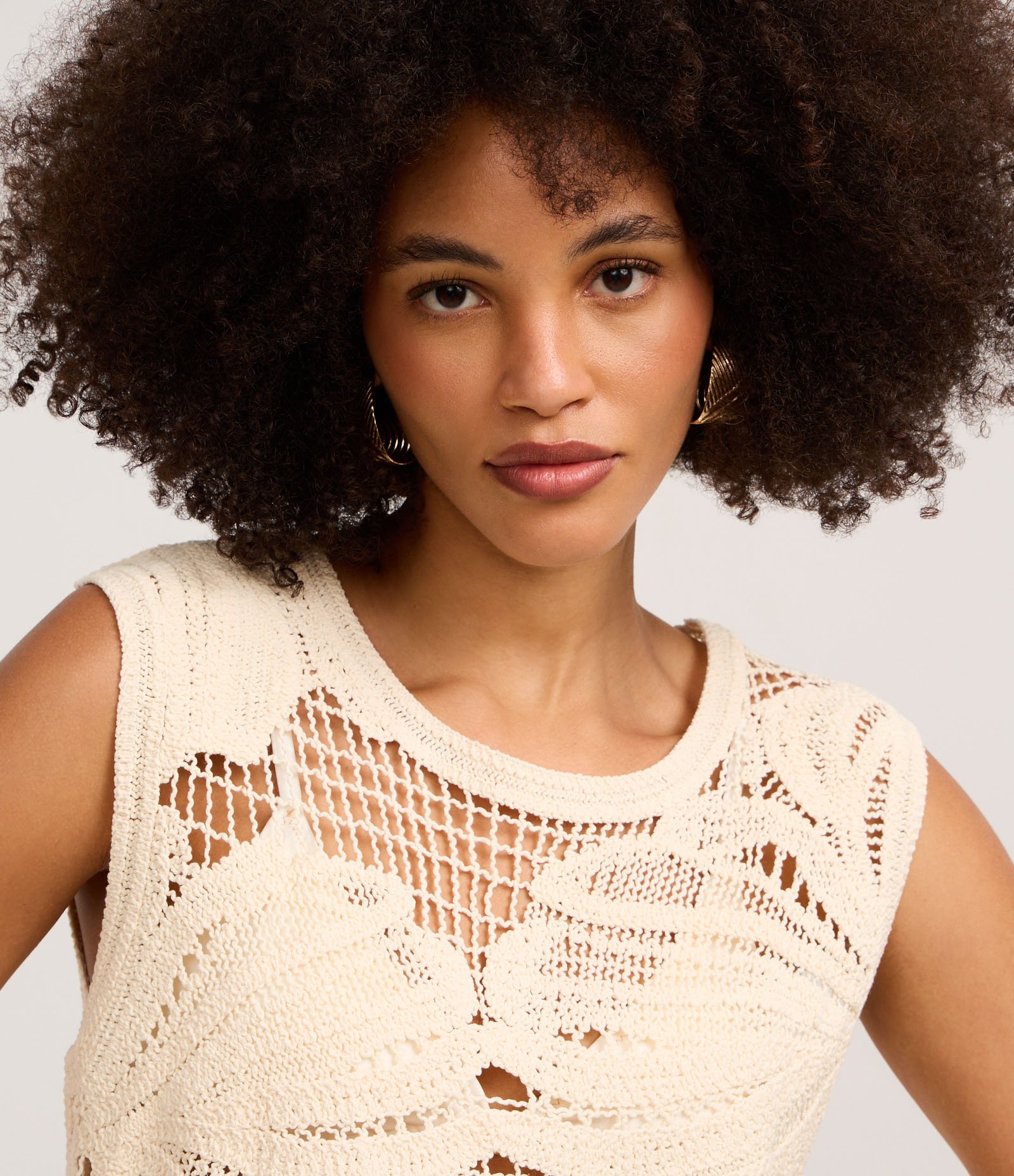 Blusa em Tricô com Ponto Vazado e Bordado Floral Bege 4