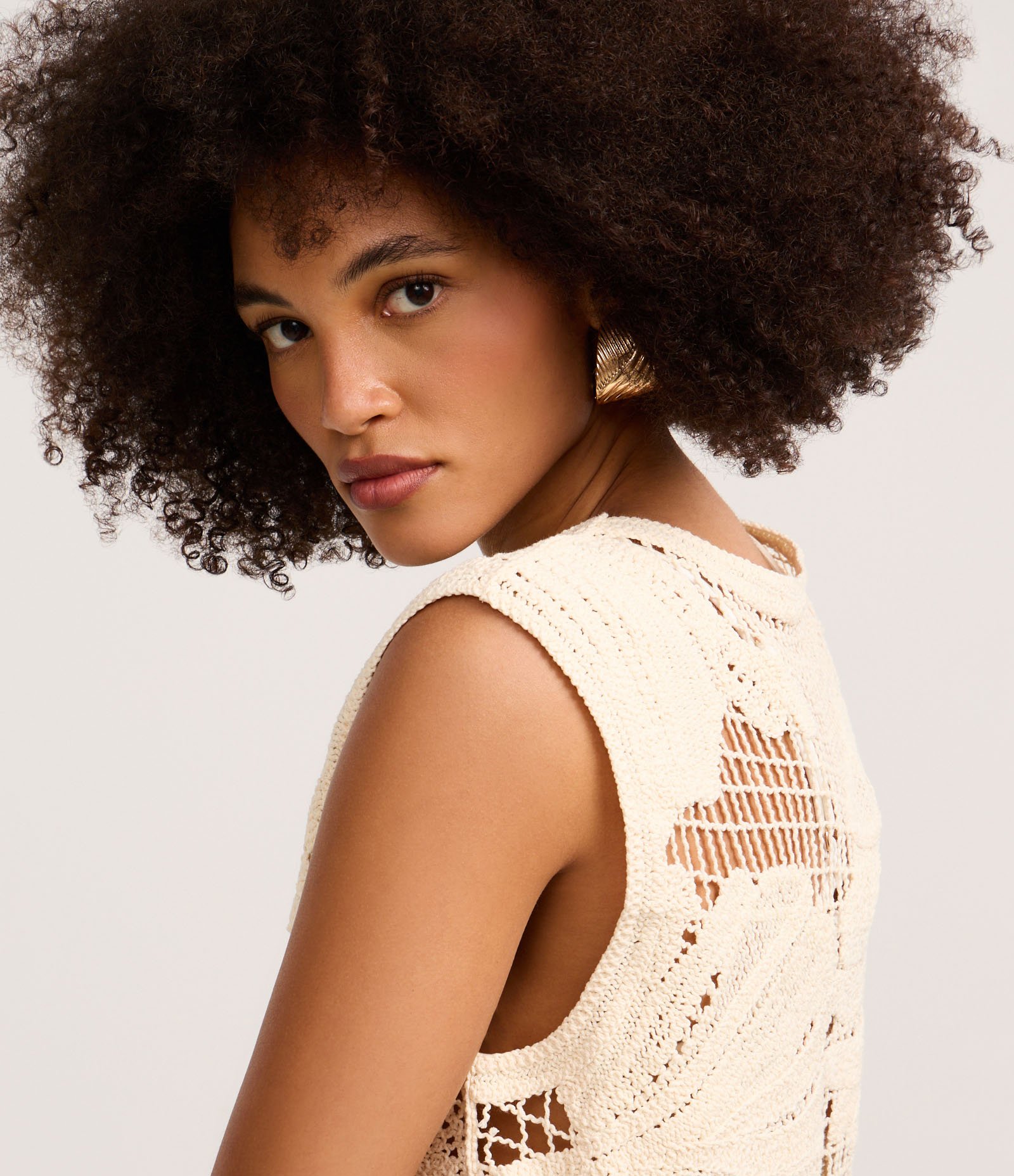 Blusa em Tricô com Ponto Vazado e Bordado Floral Bege 6