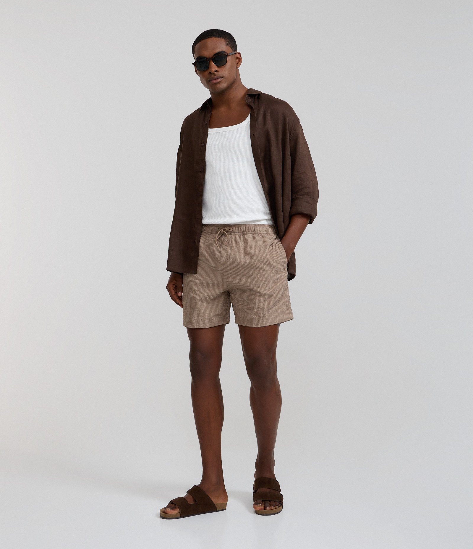 Bermuda de Praia em Anarruga com Textura Marrom 1