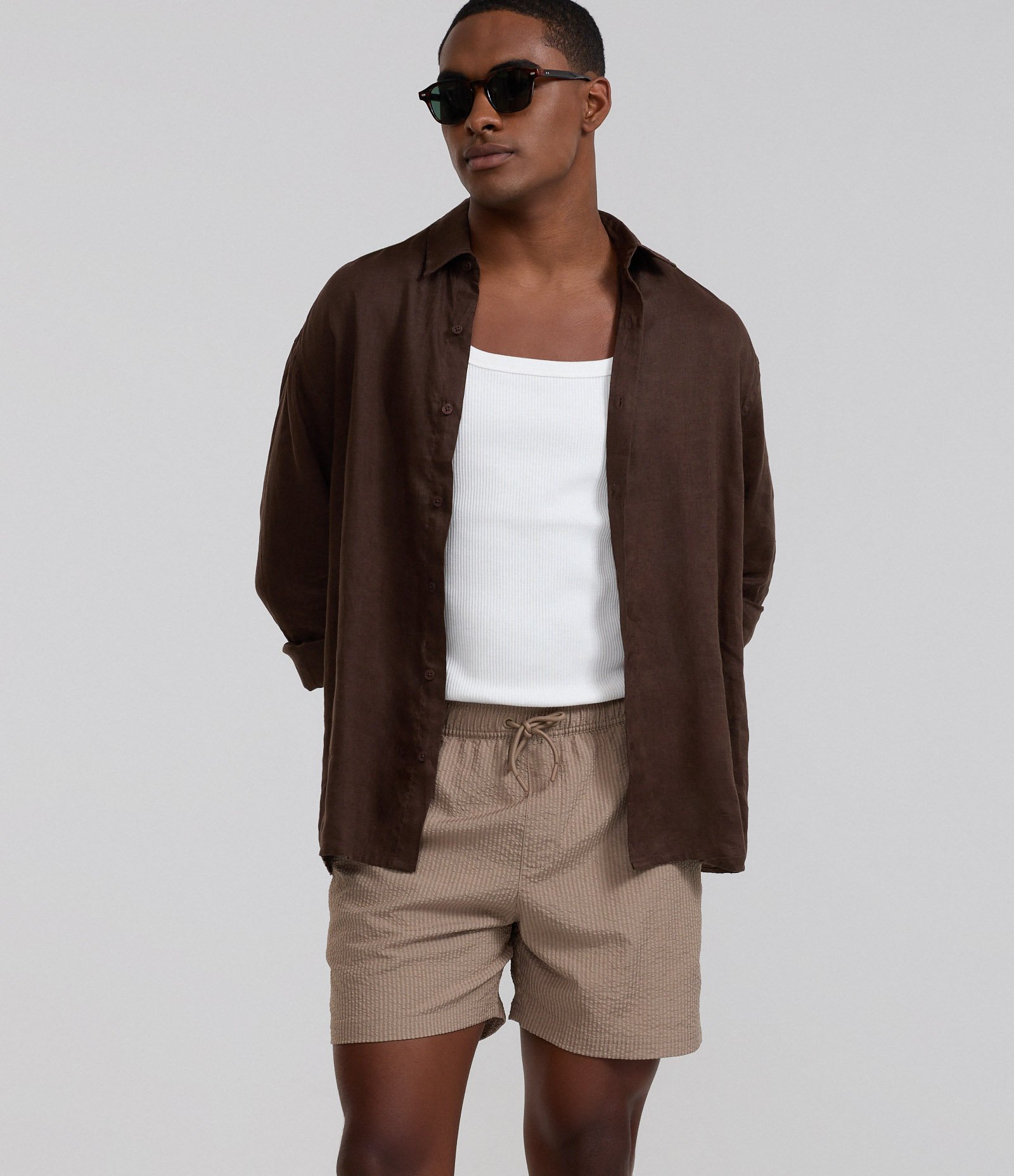 Bermuda de Praia em Anarruga com Textura Marrom 3