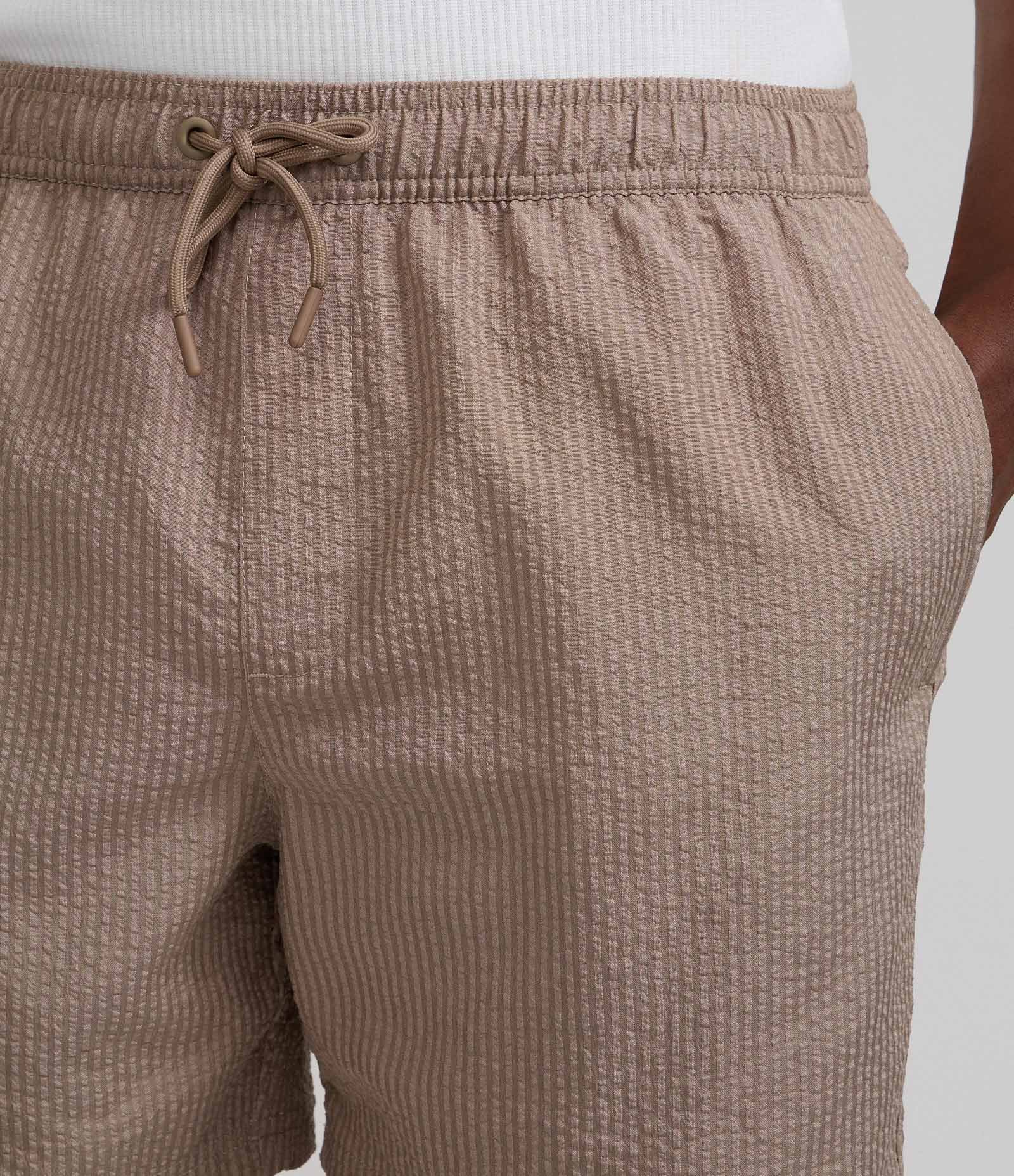 Bermuda de Praia em Anarruga com Textura Marrom 4