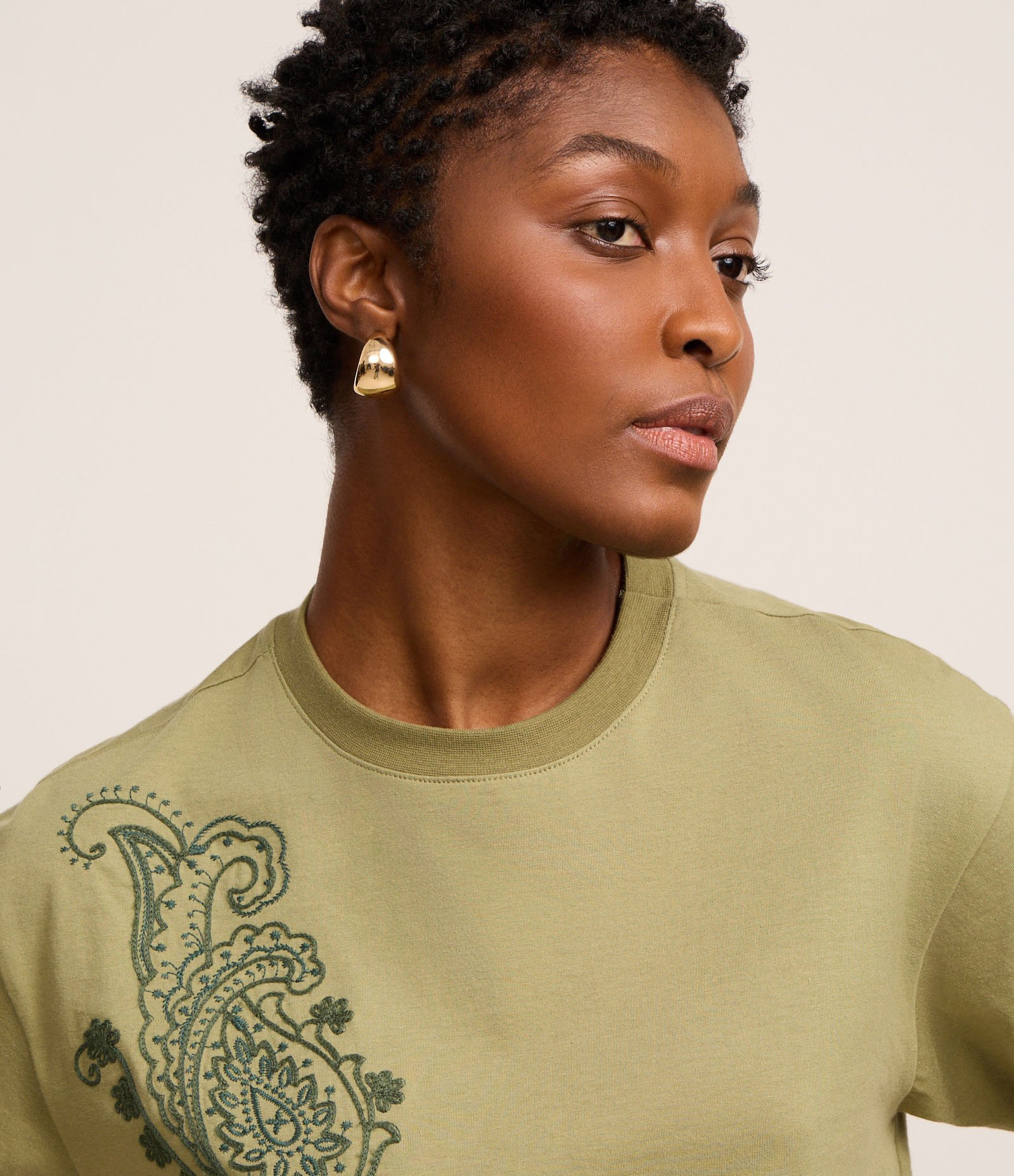 Camiseta Boxy em Algodão com Bordado Paisley no Ombro Verde 3