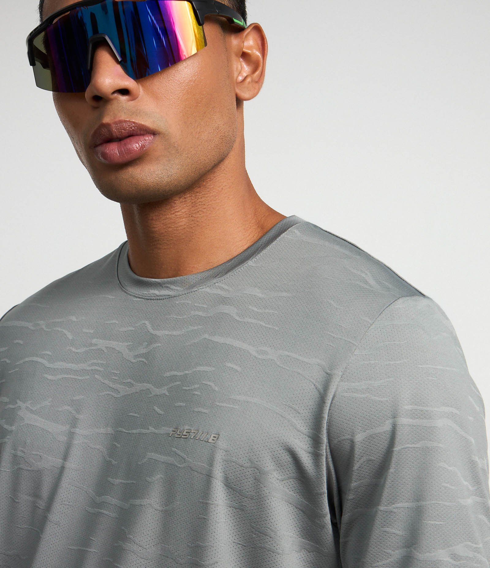 Camiseta Esportiva Regular em Jaqquard com Tecnologia Dry e Estampa Localizada Cinza 4