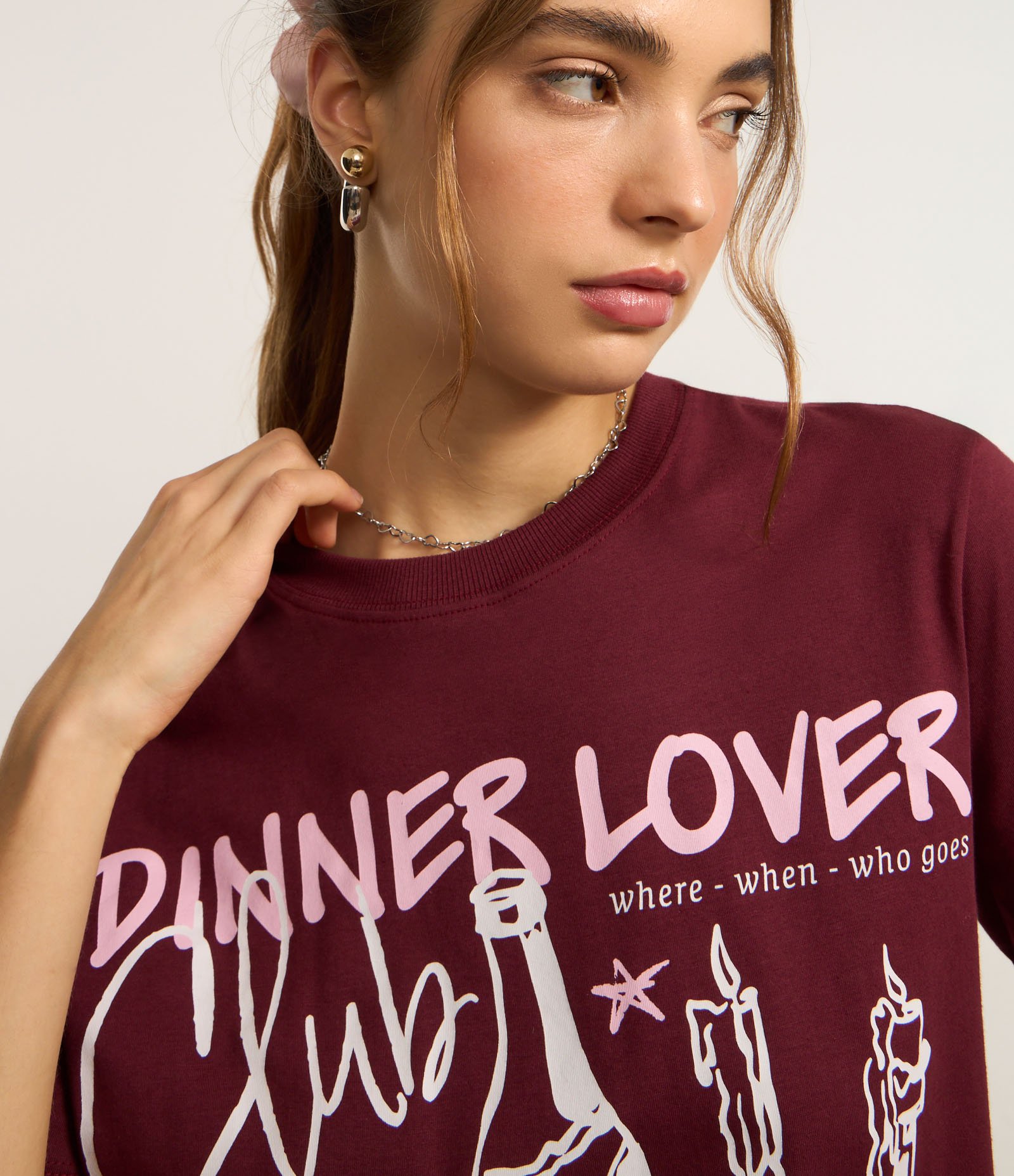 Camiseta Alongada em Algodão com Estampa Dinner Lover Bordô 3