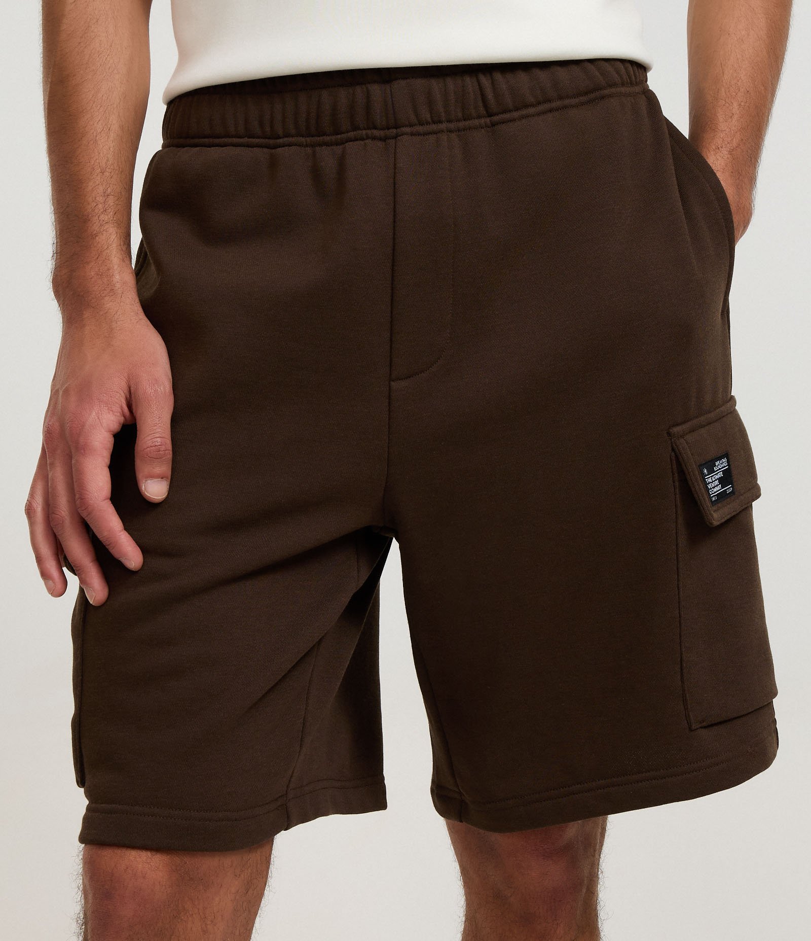 Bermuda Cargo em Moletom French Terry com Estampa Localizada Marrom 2