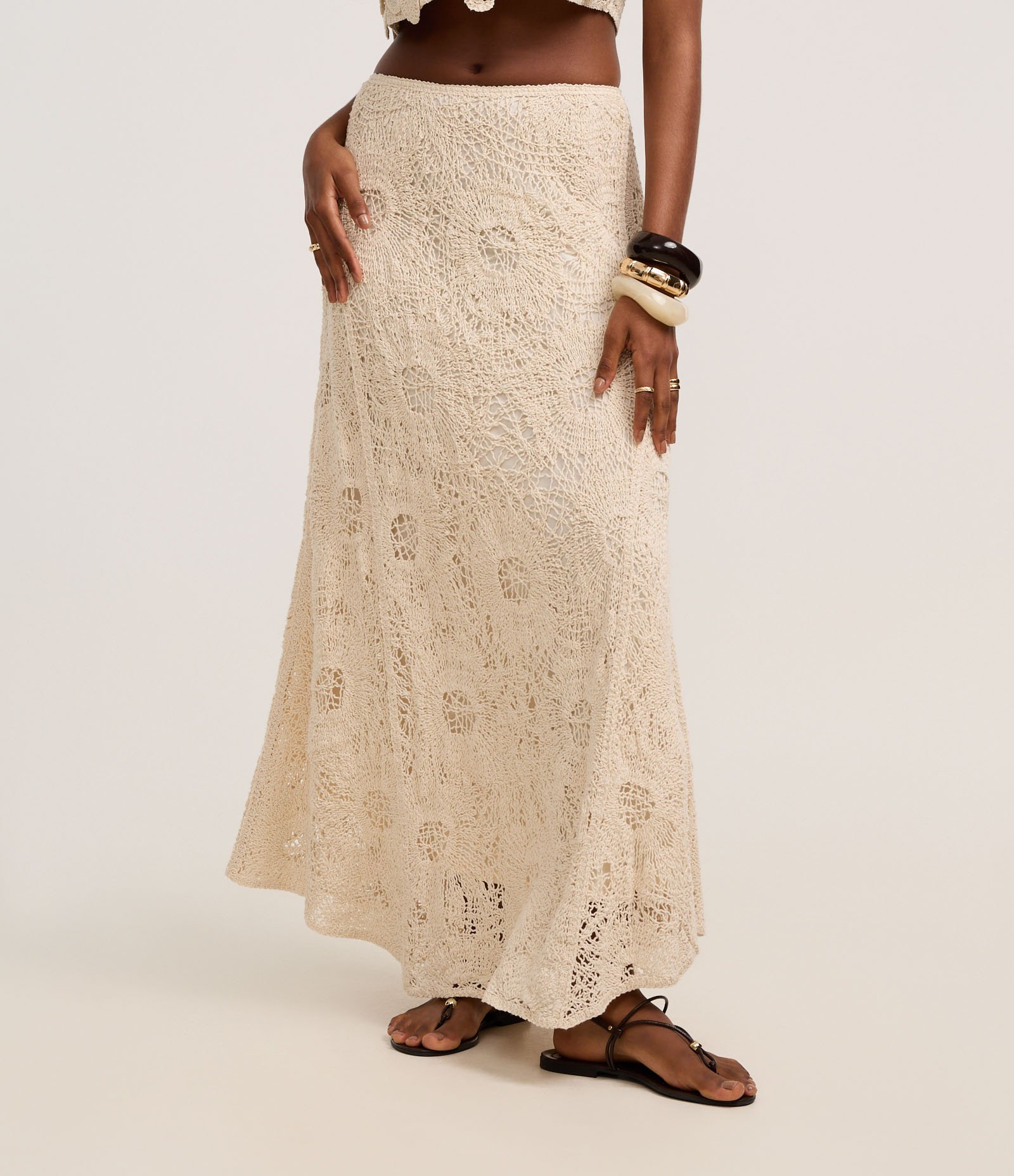 Saia Long Midi em Tricô com Ponto Teia e Recortes Bege 3