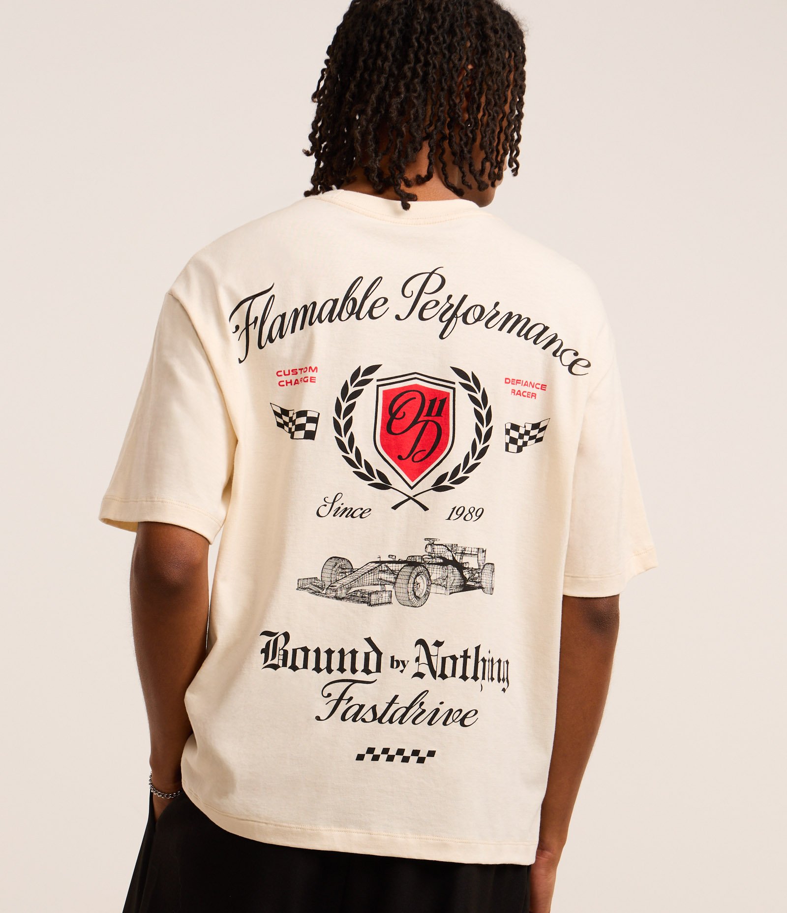 Camiseta Boxy em Algodão com Estampa de Automobilismo Bege 2