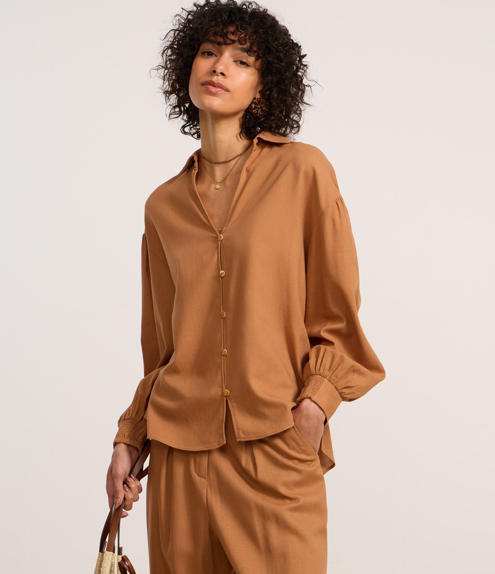 Camisa Oversized em Viscose e Linho com Botões Marrom Caramelo 3
