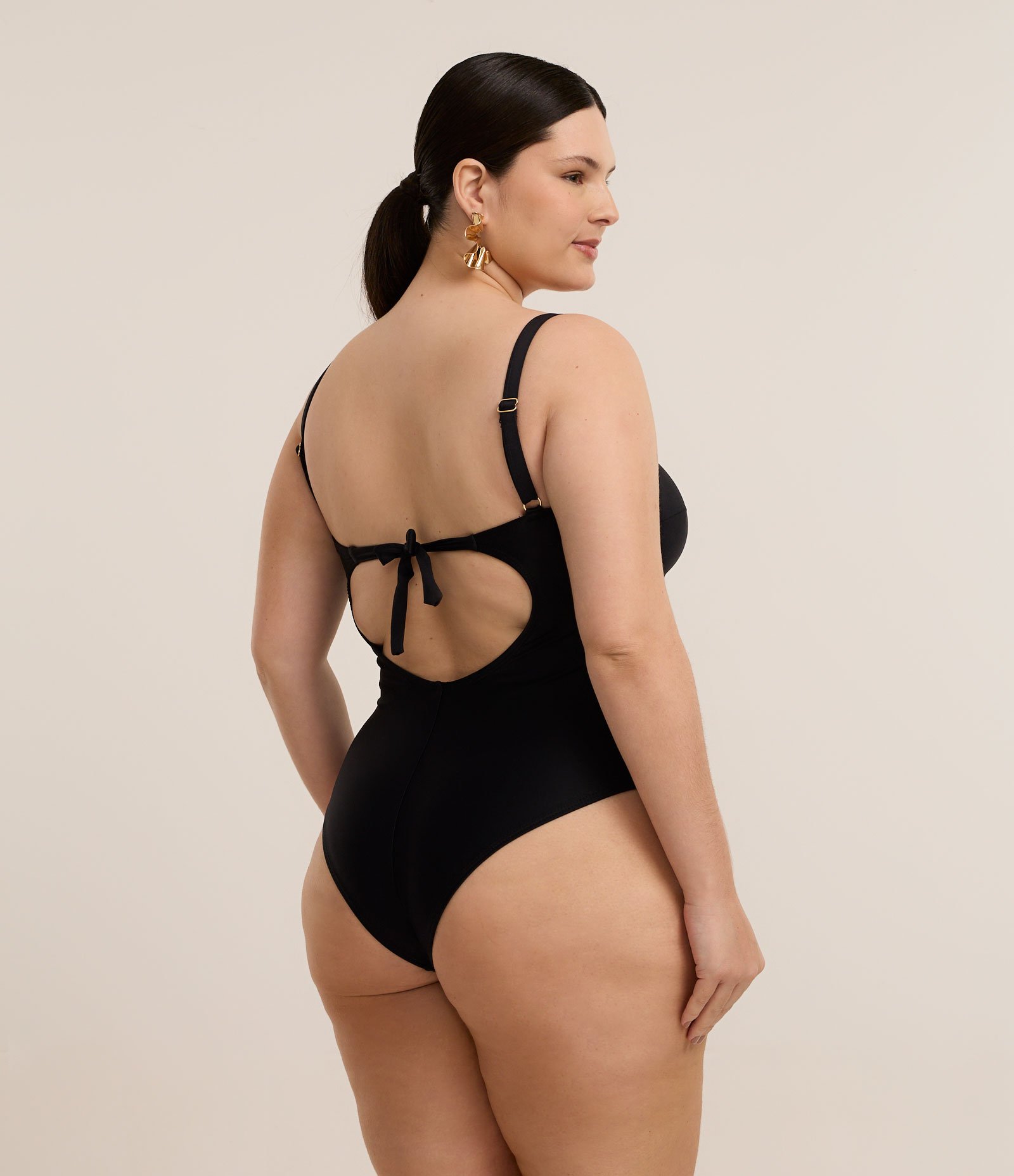 Maiô e Microfibra com Bojo Decote em V e Franzidos Curve & Plus Size Preto 4