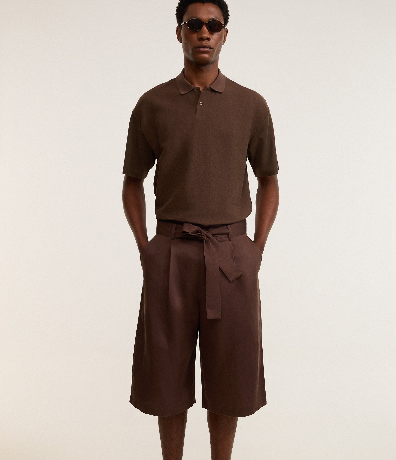 Bermuda Baggy em Linho Encerado com Amarração Alfaiatada Marrom 5