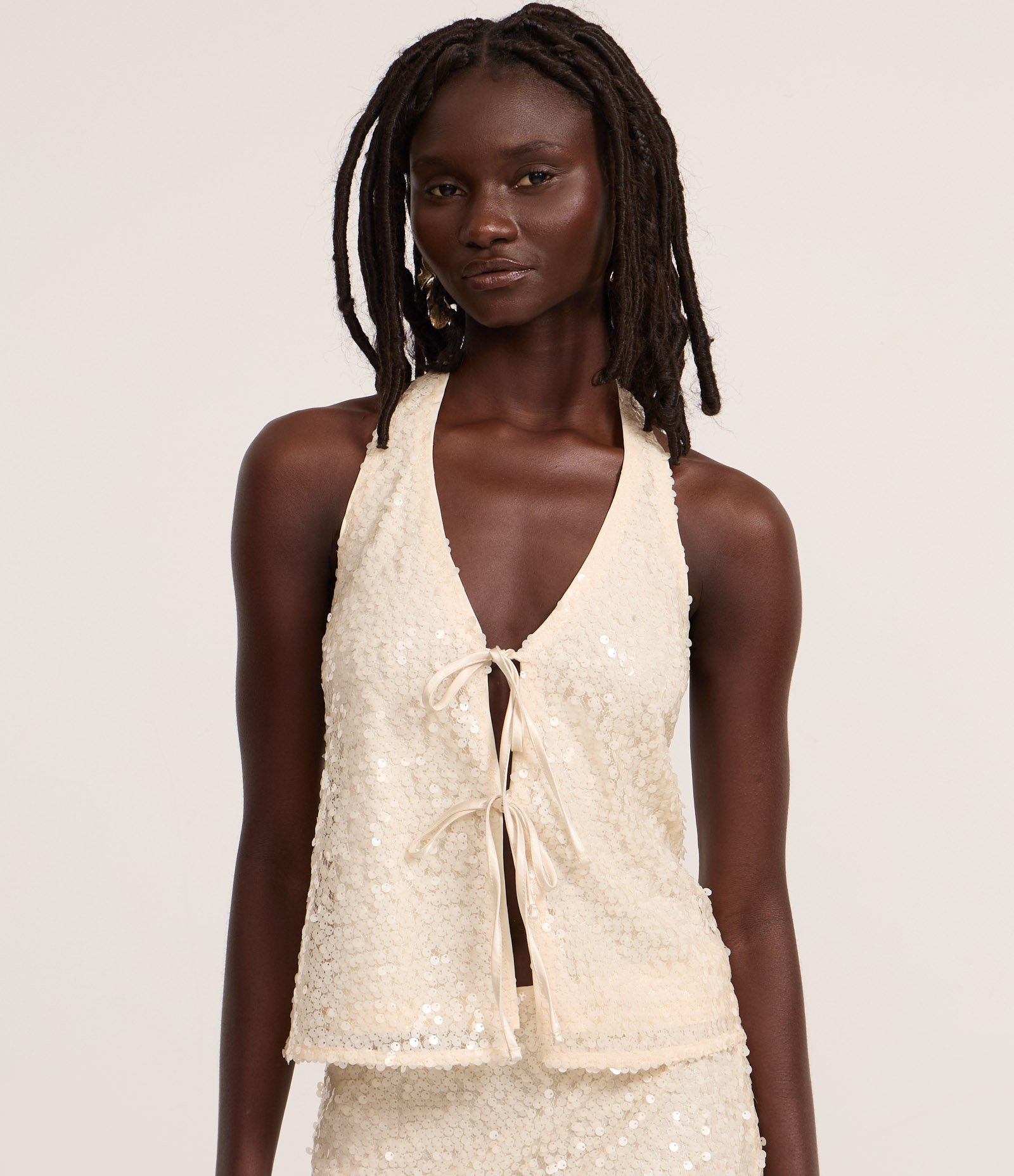 Blusa Frente Única em Paetê com Decote em V e Amarração Prata 3