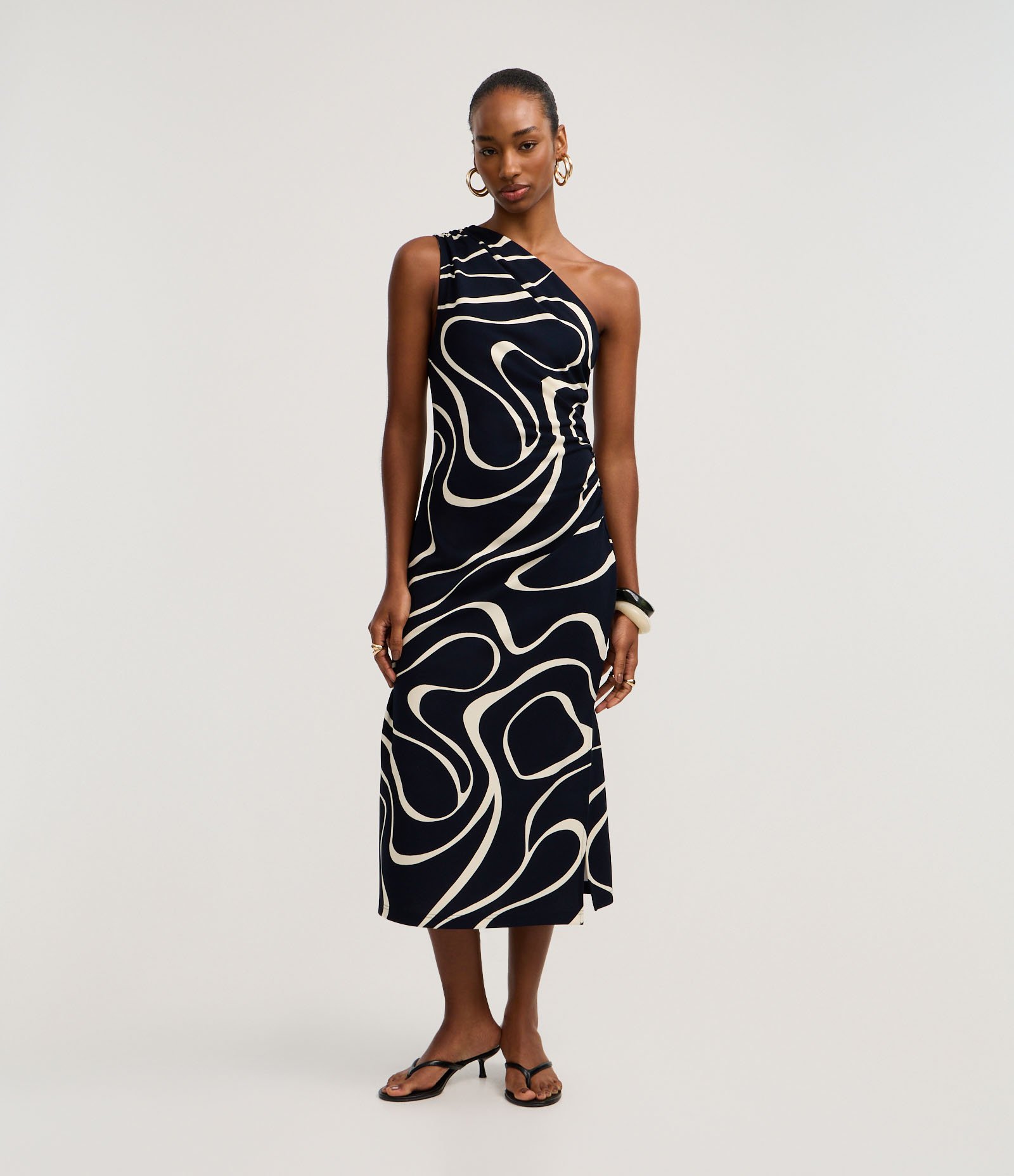 Vestido Midi Ombro Só em Crepe com Estampa Abstrata Azul/Branco 1