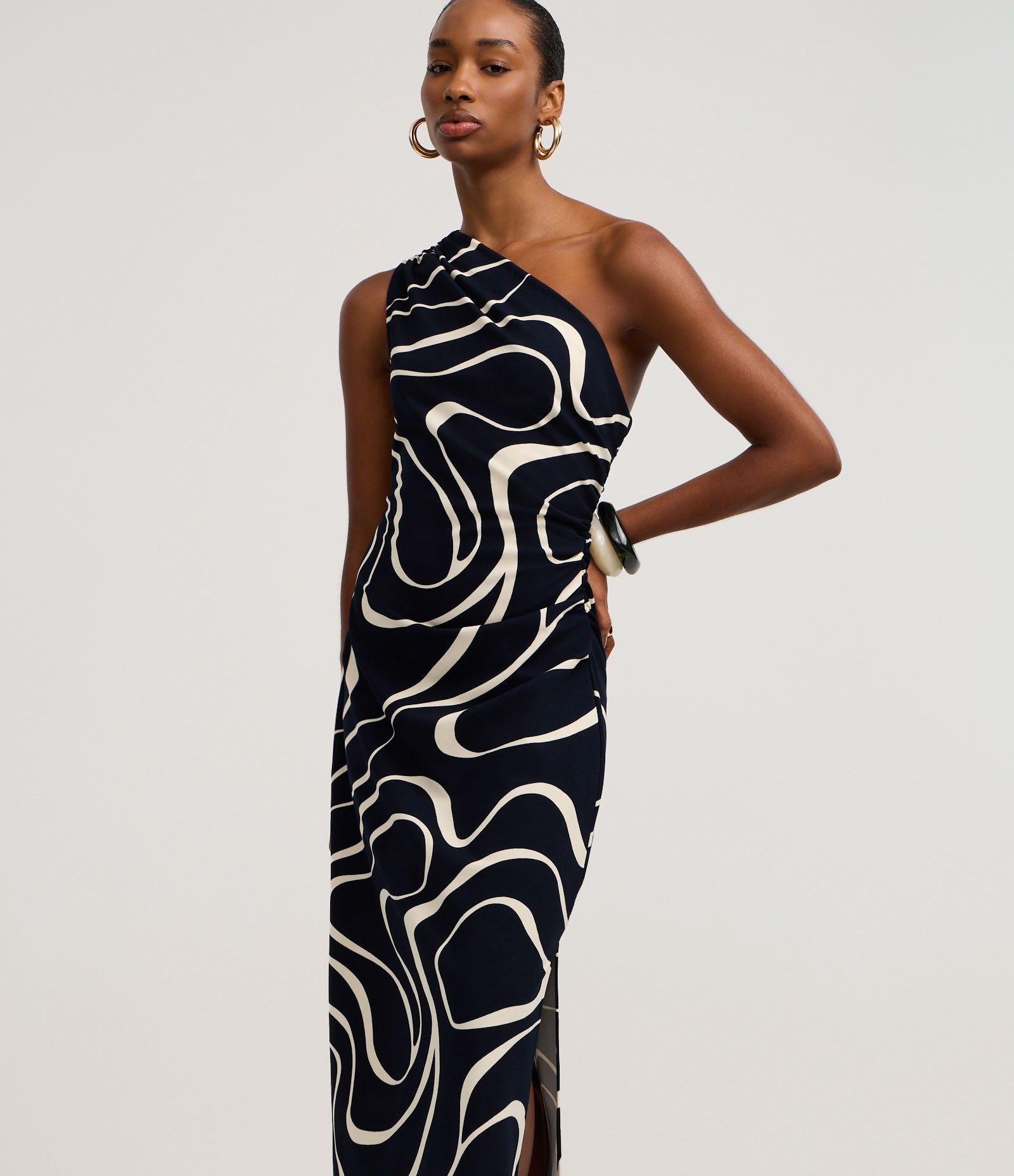 Vestido Midi Ombro Só em Crepe com Estampa Abstrata Azul/Branco 2