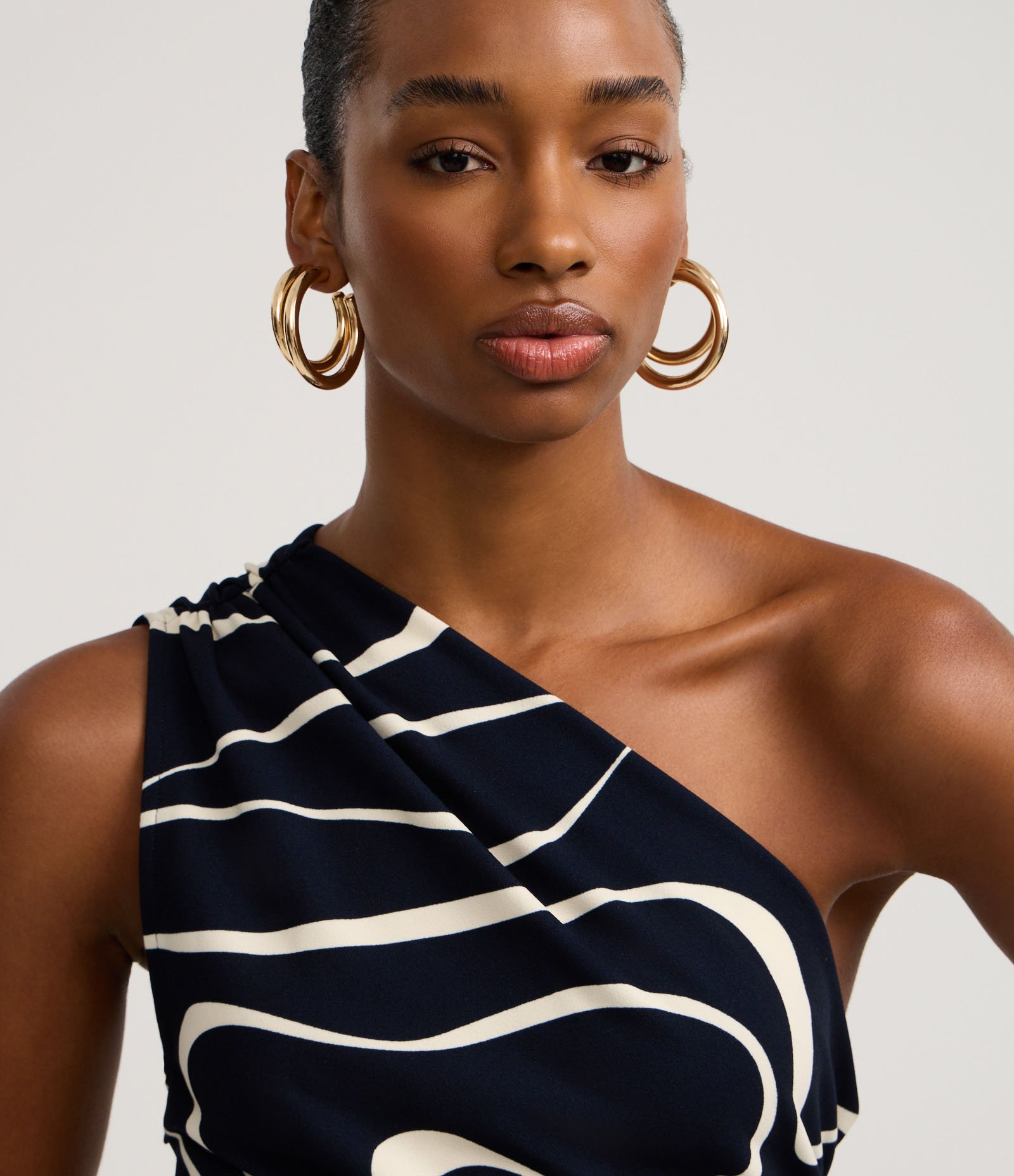 Vestido Midi Ombro Só em Crepe com Estampa Abstrata Azul/Branco 3