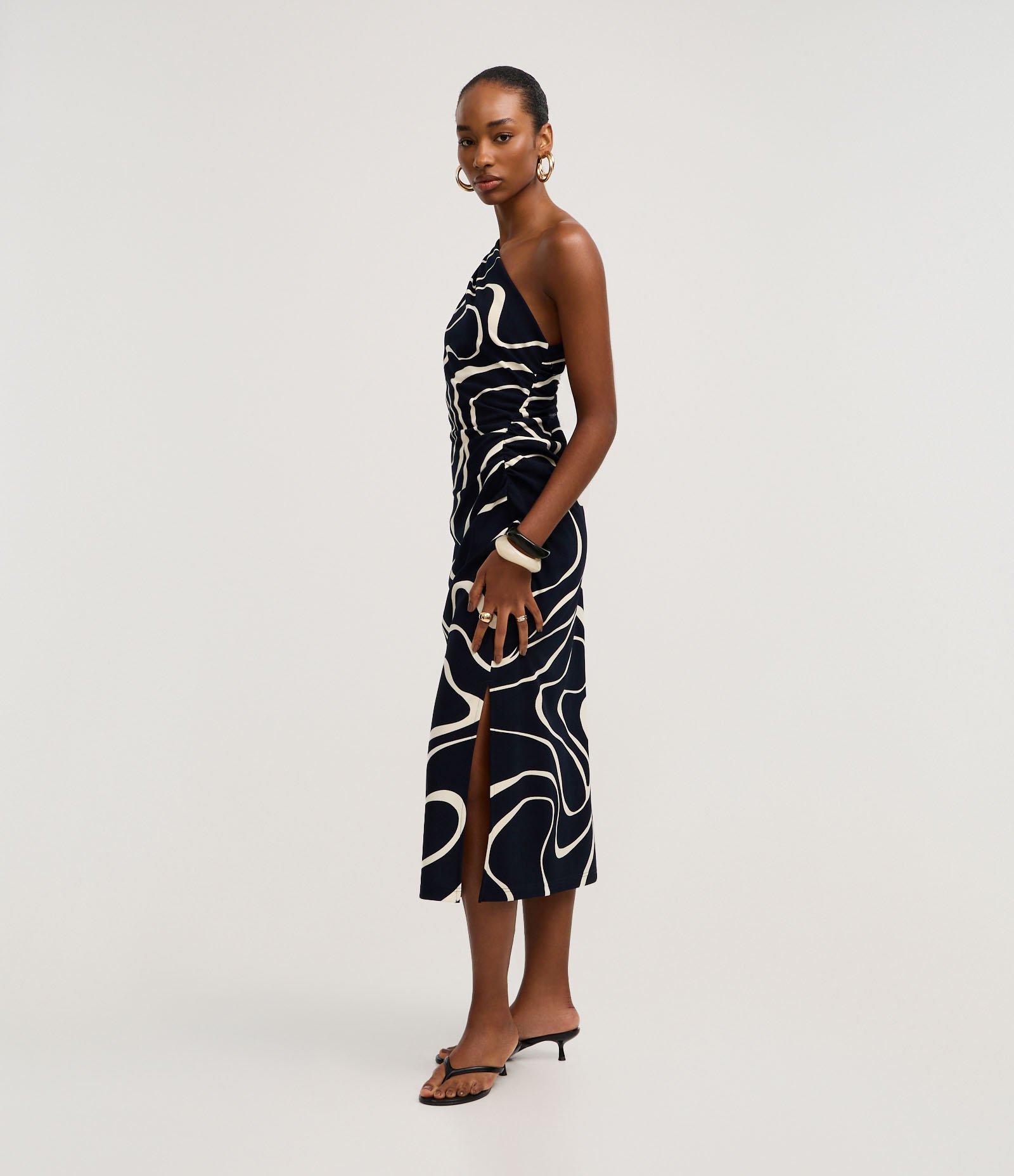 Vestido Midi Ombro Só em Crepe com Estampa Abstrata Azul/Branco 4