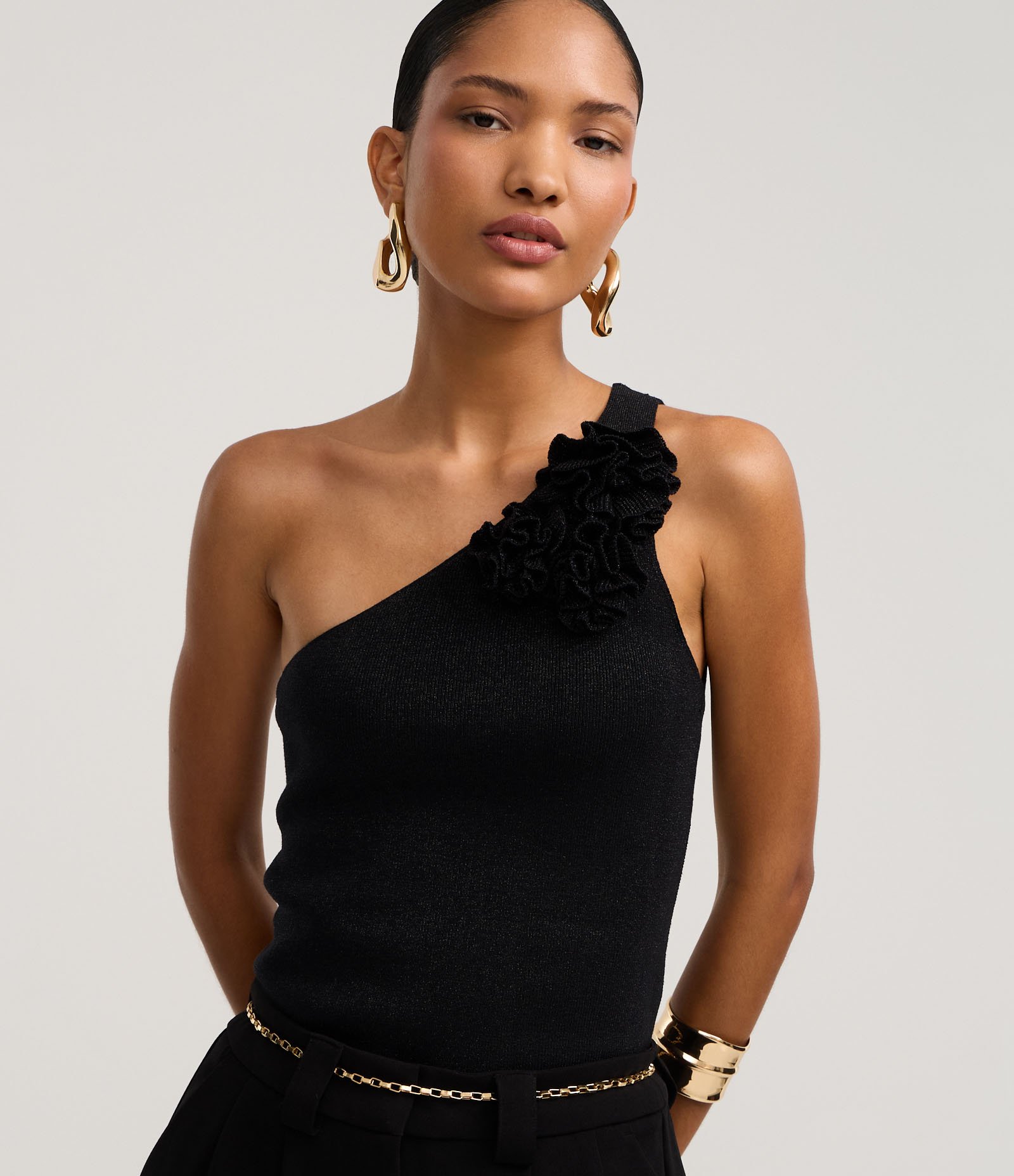 Blusa Ombro Só em Tricô com Flor no Ombro Preto 1