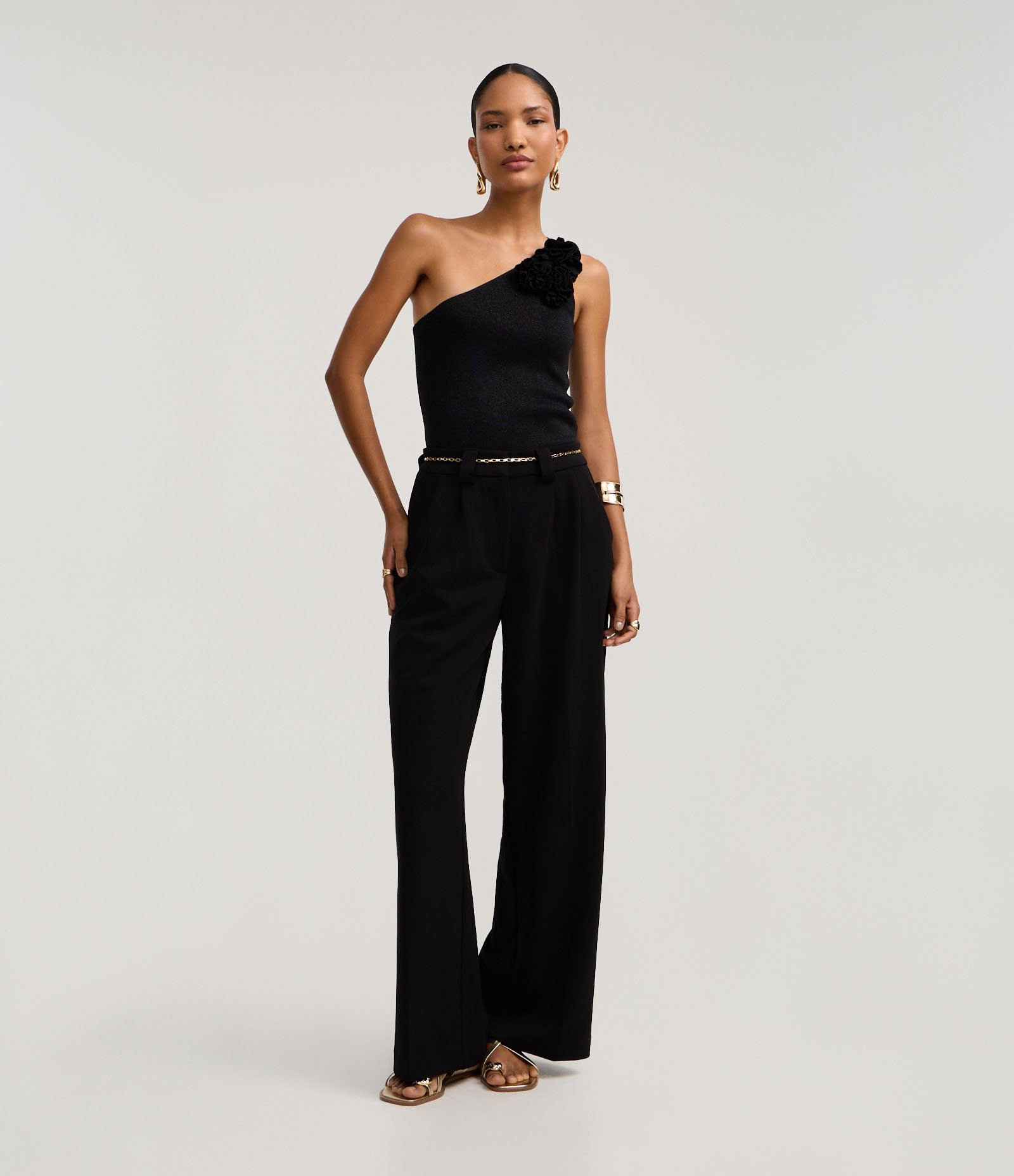 Blusa Ombro Só em Tricô com Flor no Ombro Preto 2