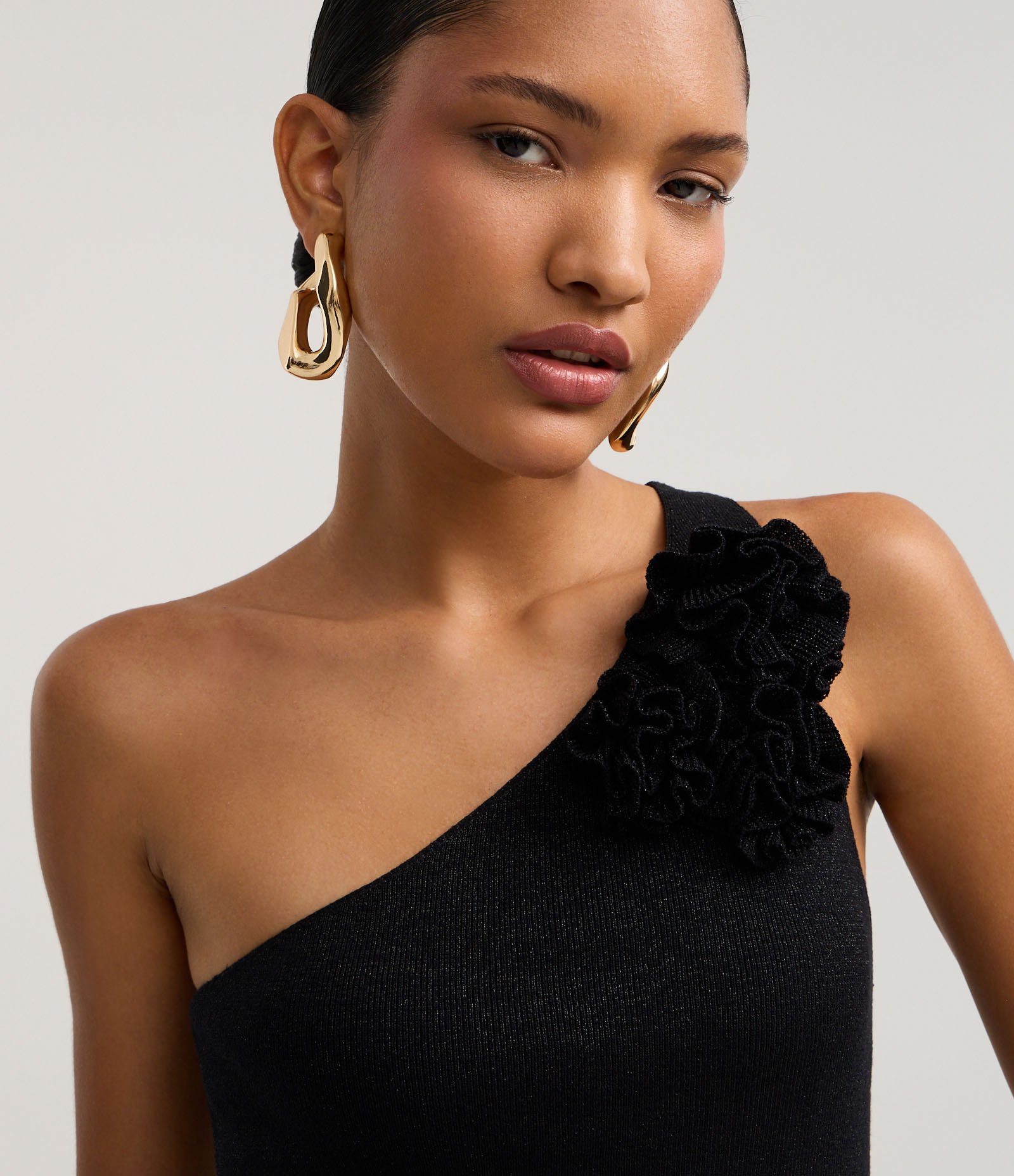 Blusa Ombro Só em Tricô com Flor no Ombro Preto 3