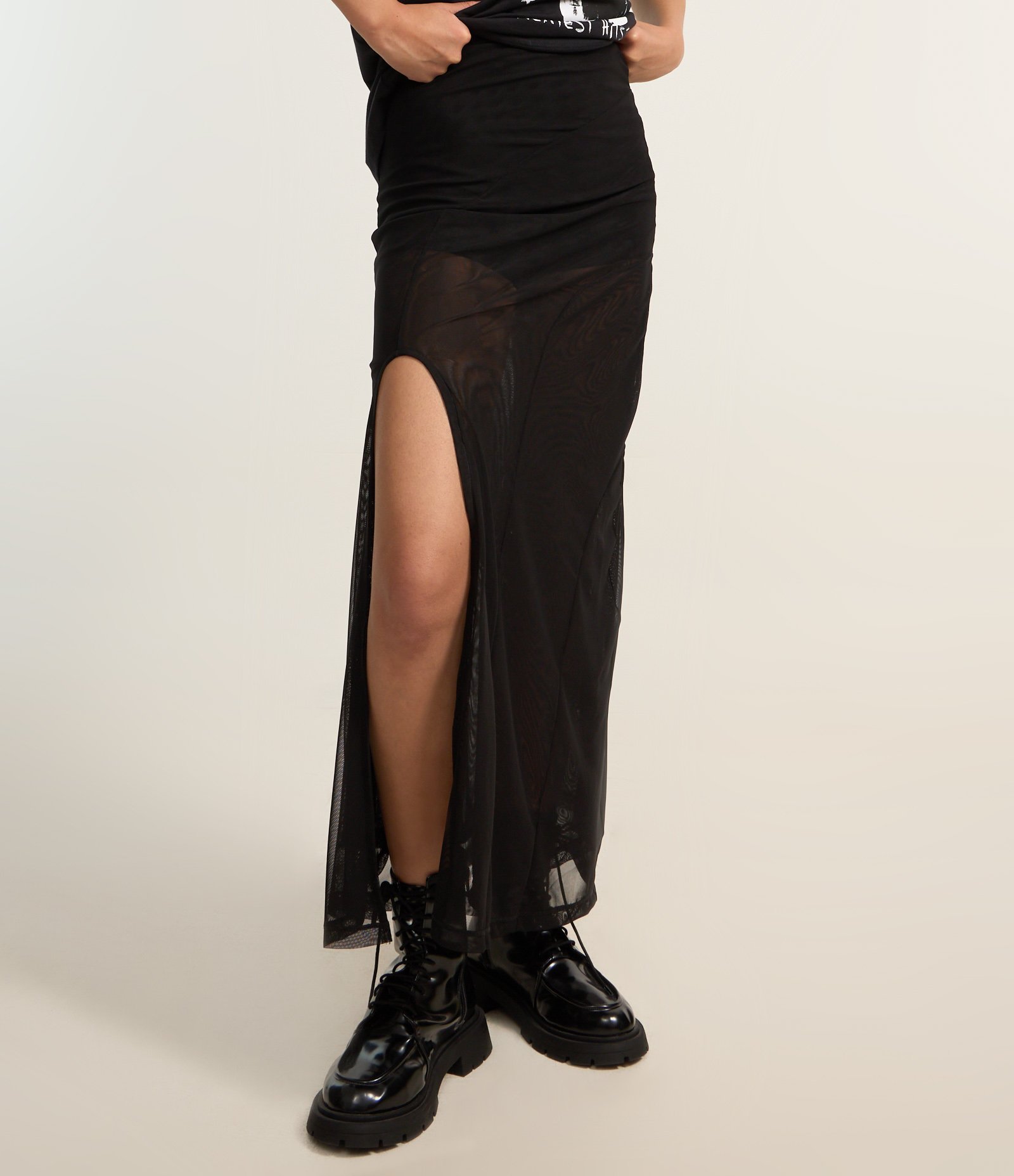 Saia Reta Longa em Tule com Recorte e Fenda Preto 3
