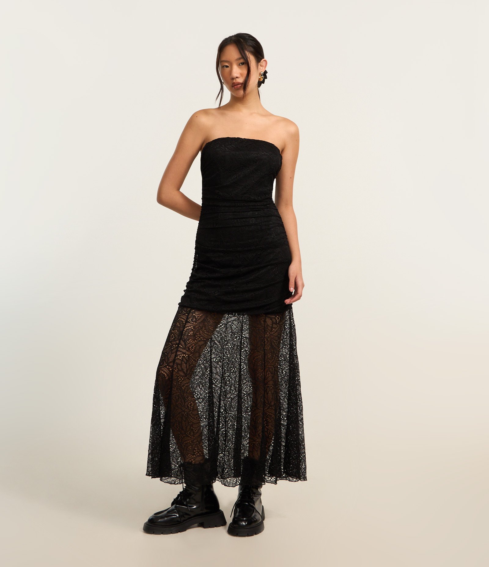 Vestido Longo em Renda Texturizado com Forro Curto Preto 1