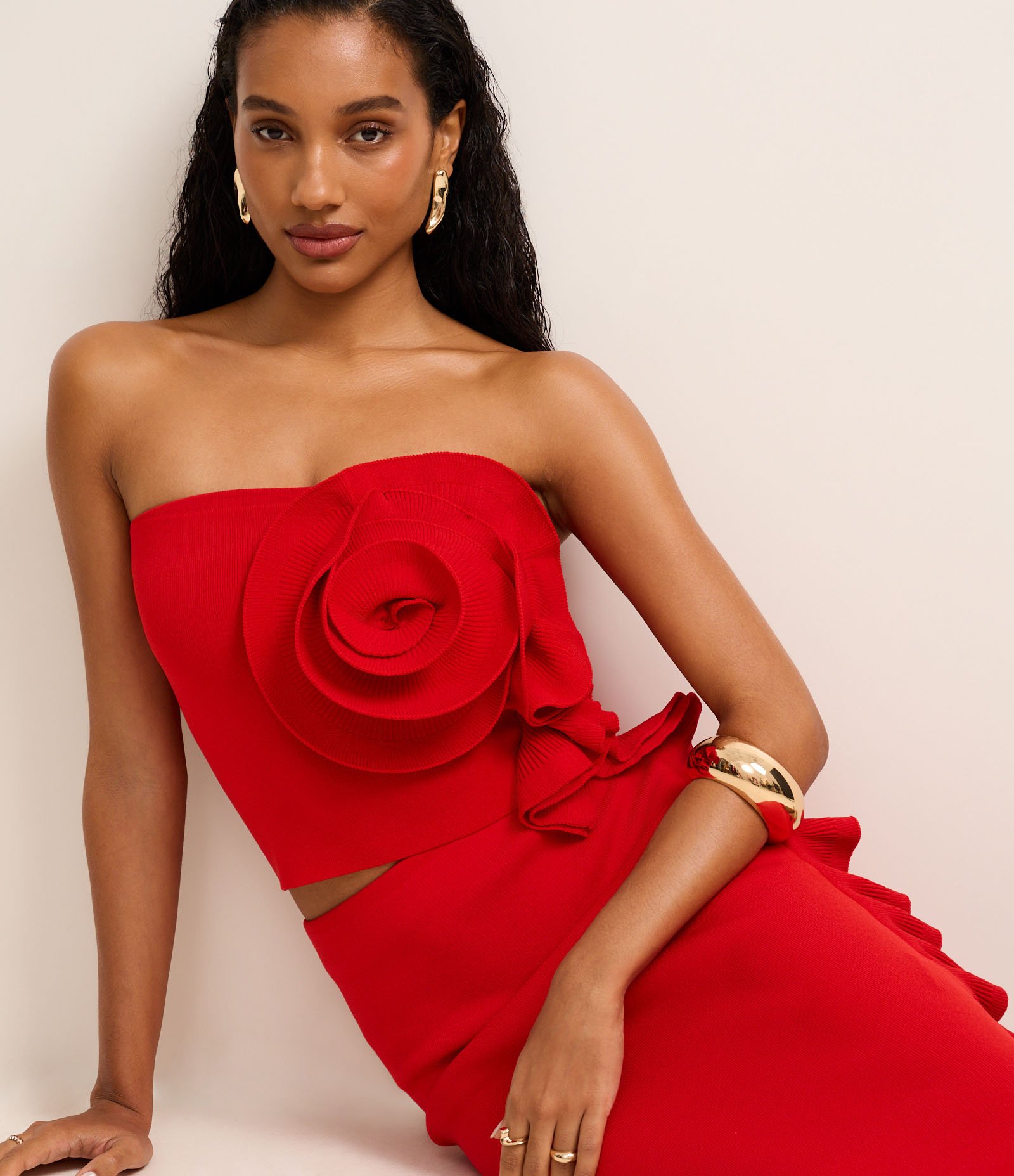 Blusa Cropped Sem Alça em Tricô com Babado Floral Vermelho 6