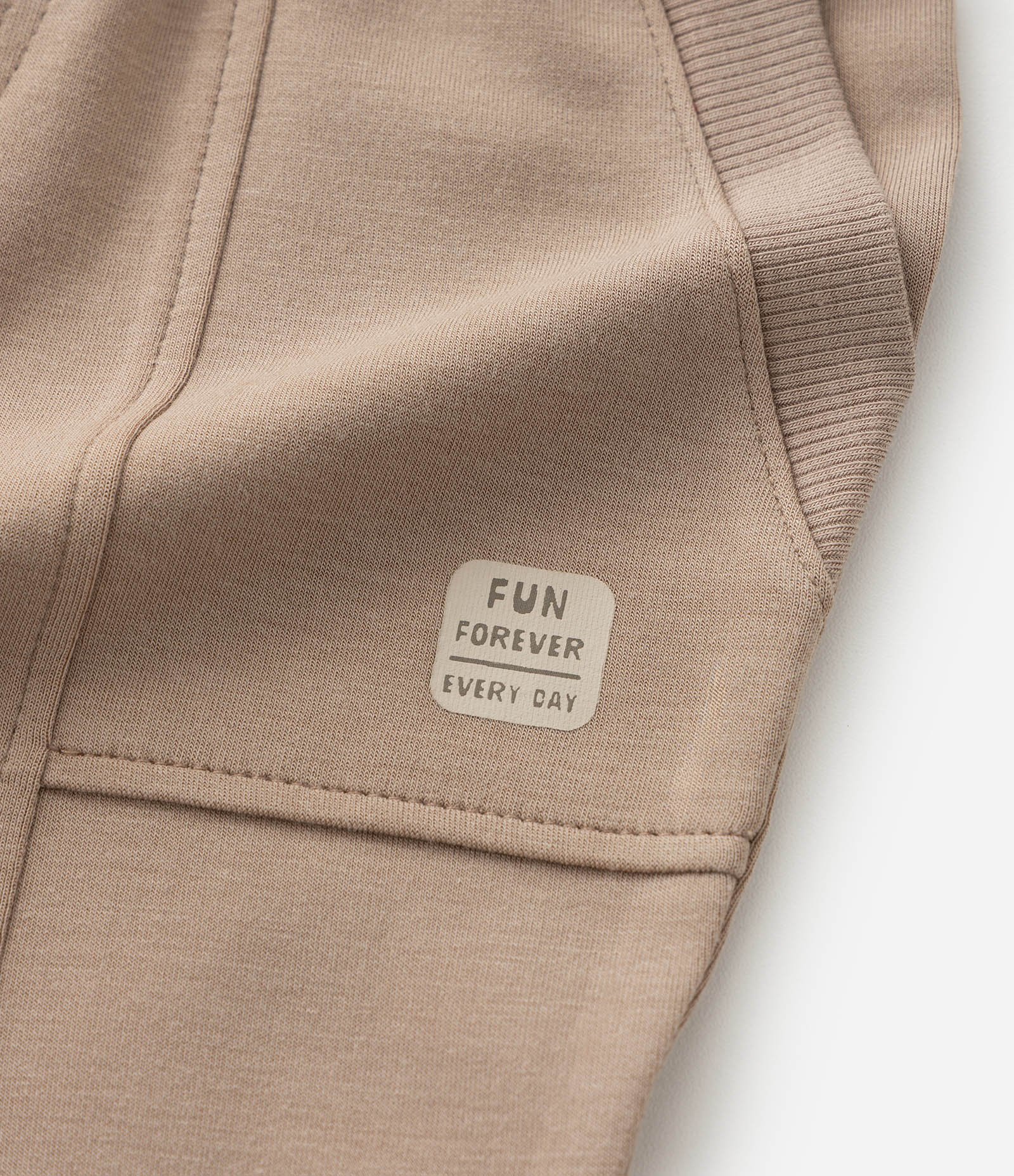 Calça Infantil em Modal com Recortes e Bolsos - Tam 1 a 6 Anos Bege 5