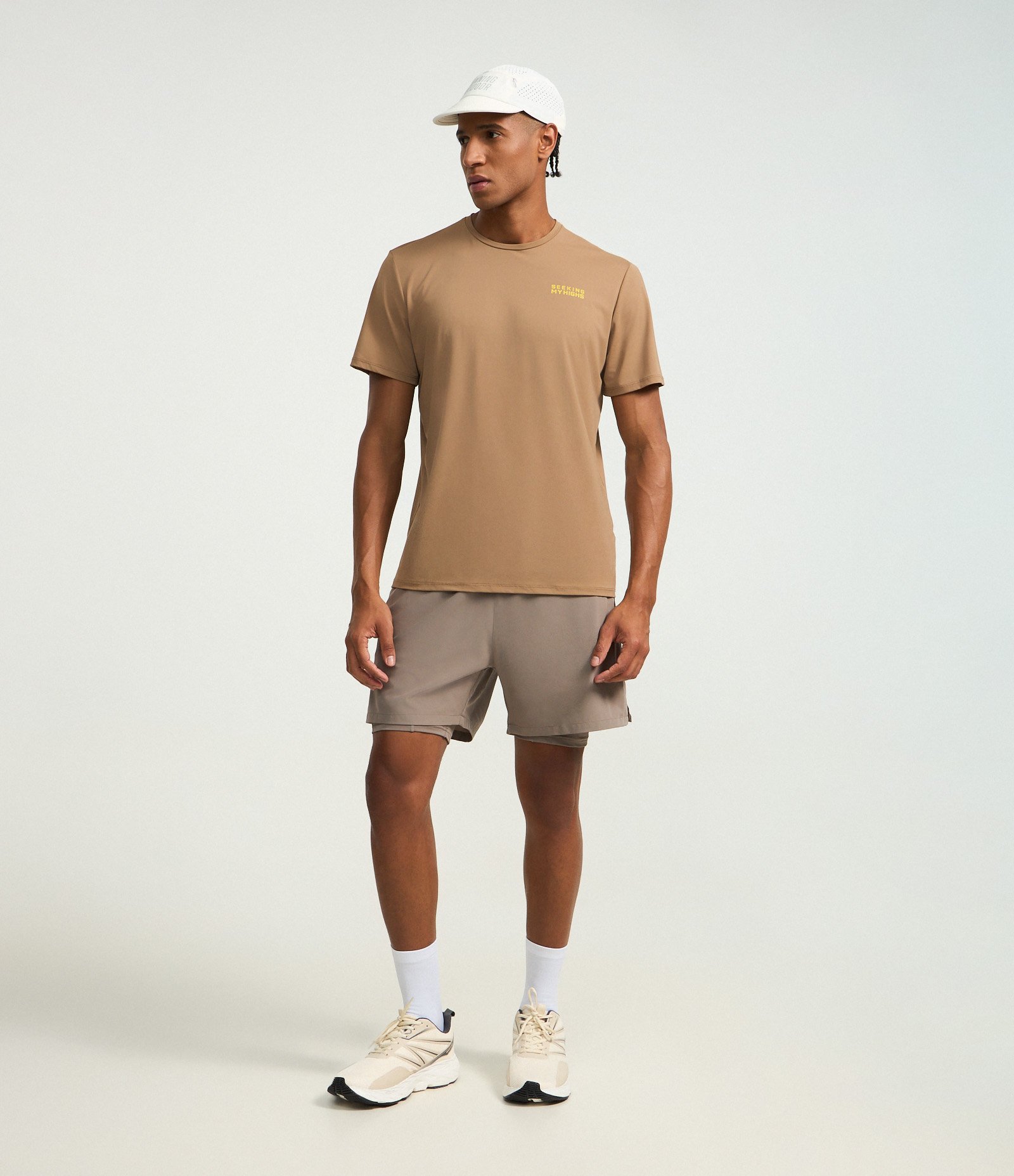 Bermuda Esportiva com Short de Compressão Marrom 1