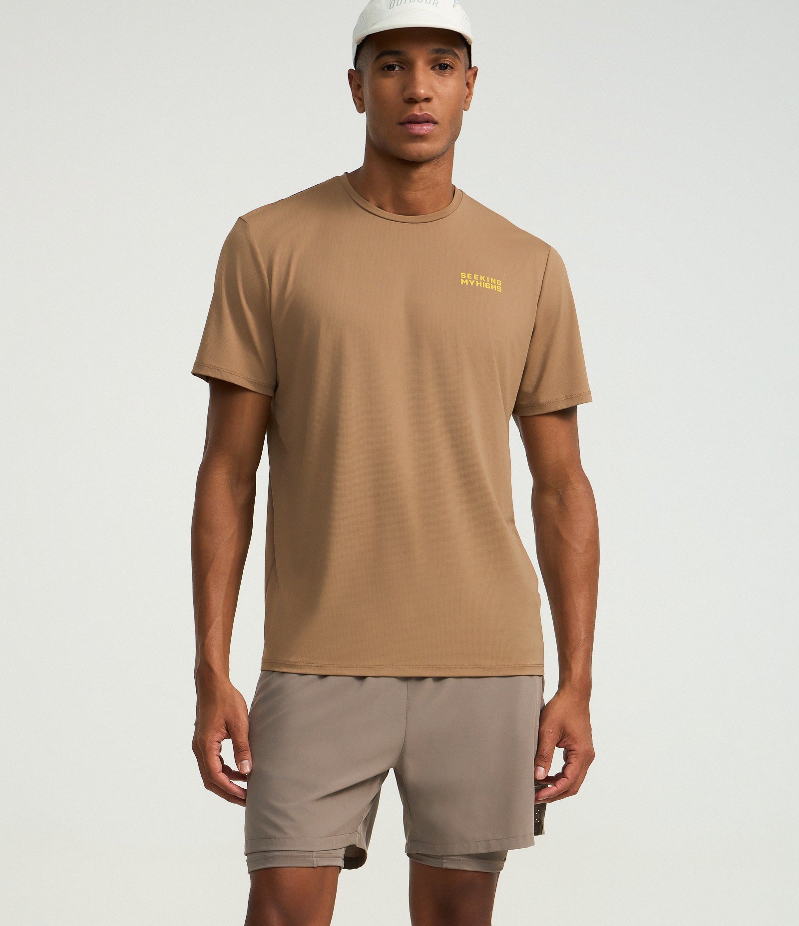 Bermuda Esportiva com Short de Compressão Marrom 6