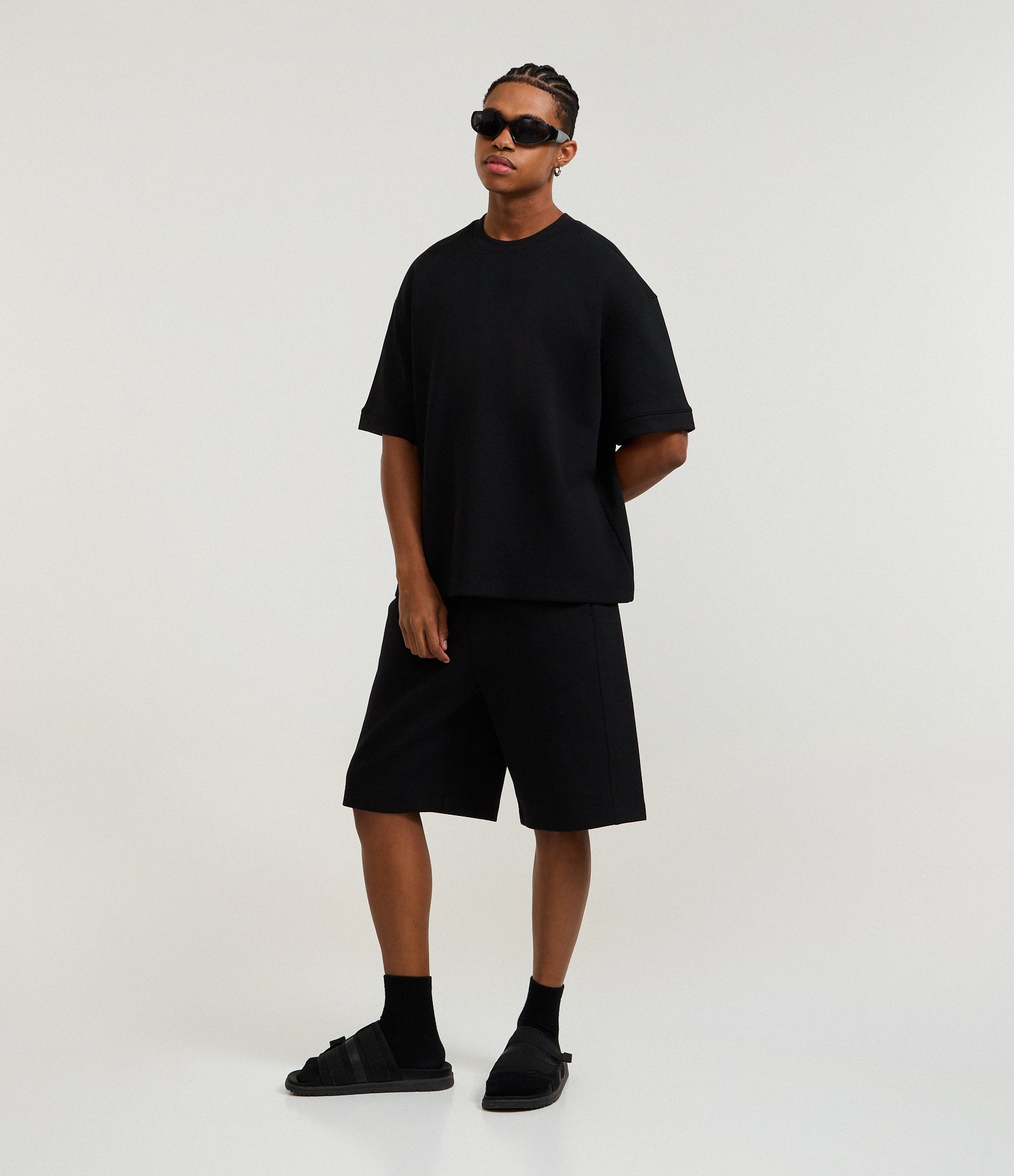 Camiseta Oversized em Moletinho com Cava Deslocada Preto 2