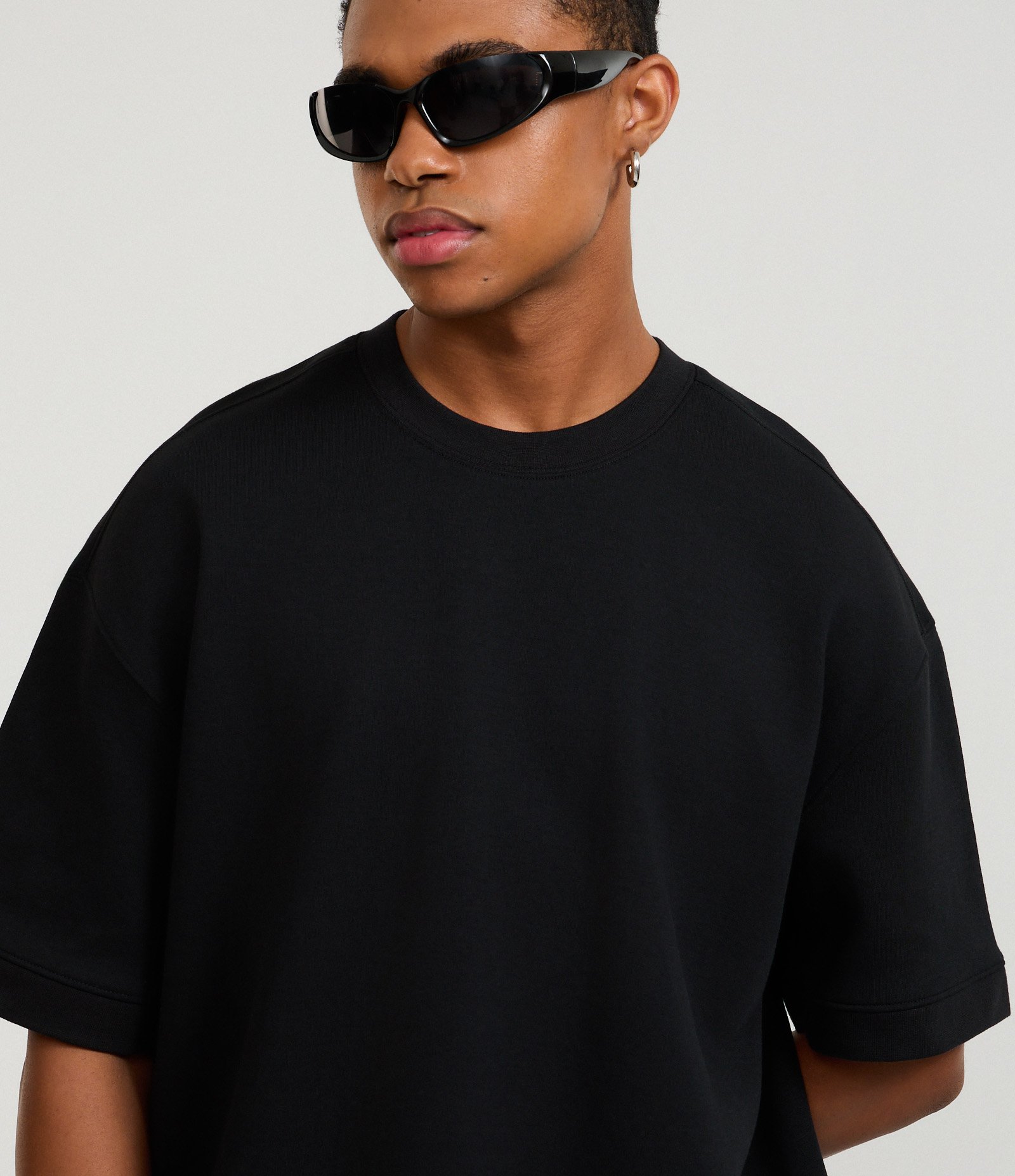 Camiseta Oversized em Moletinho com Cava Deslocada Preto 3