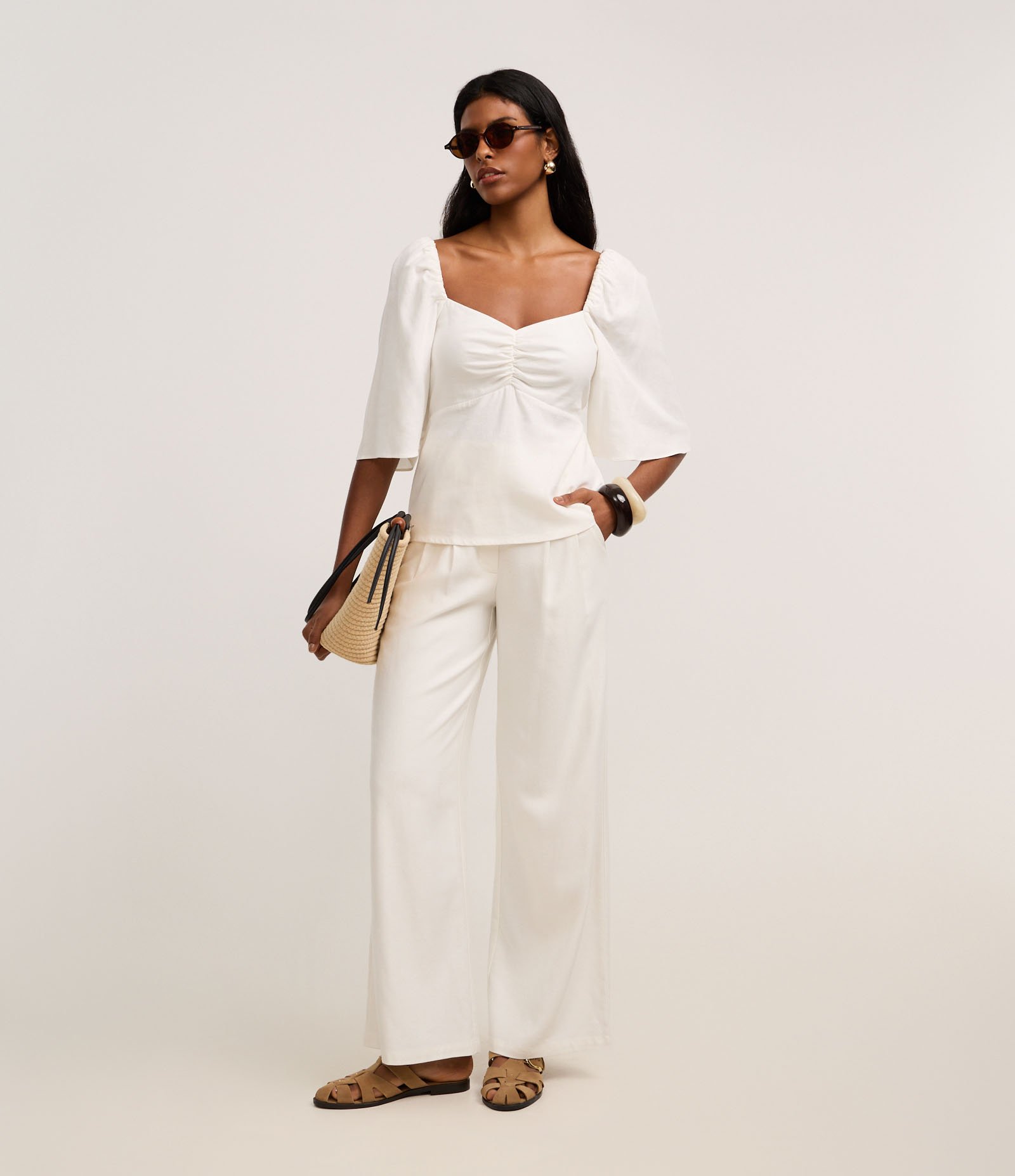 Blusa em Viscolinho com Decote Coração e Lastex Branco 2