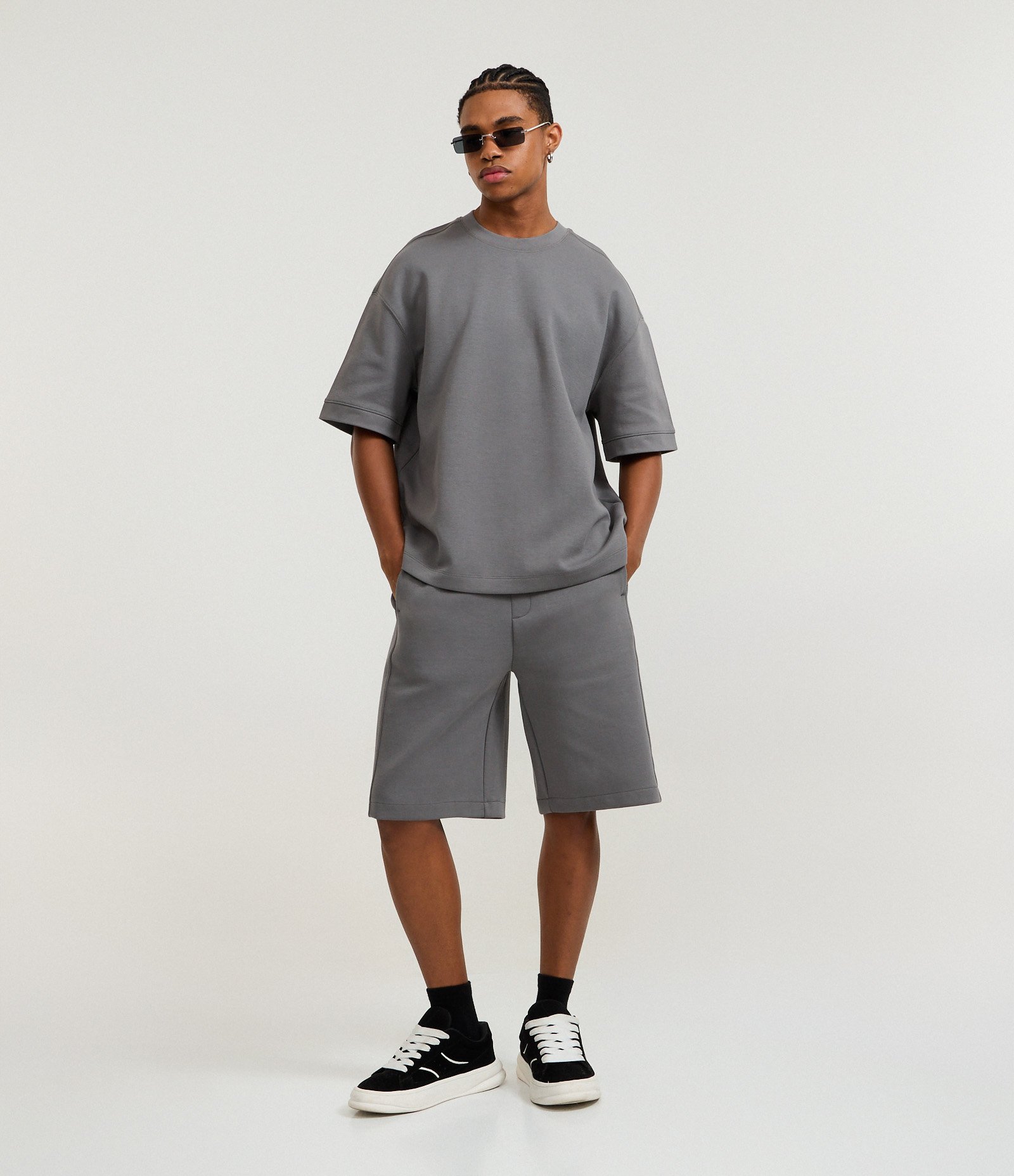 Bermuda em Algodão com Bolsos Cinza 1