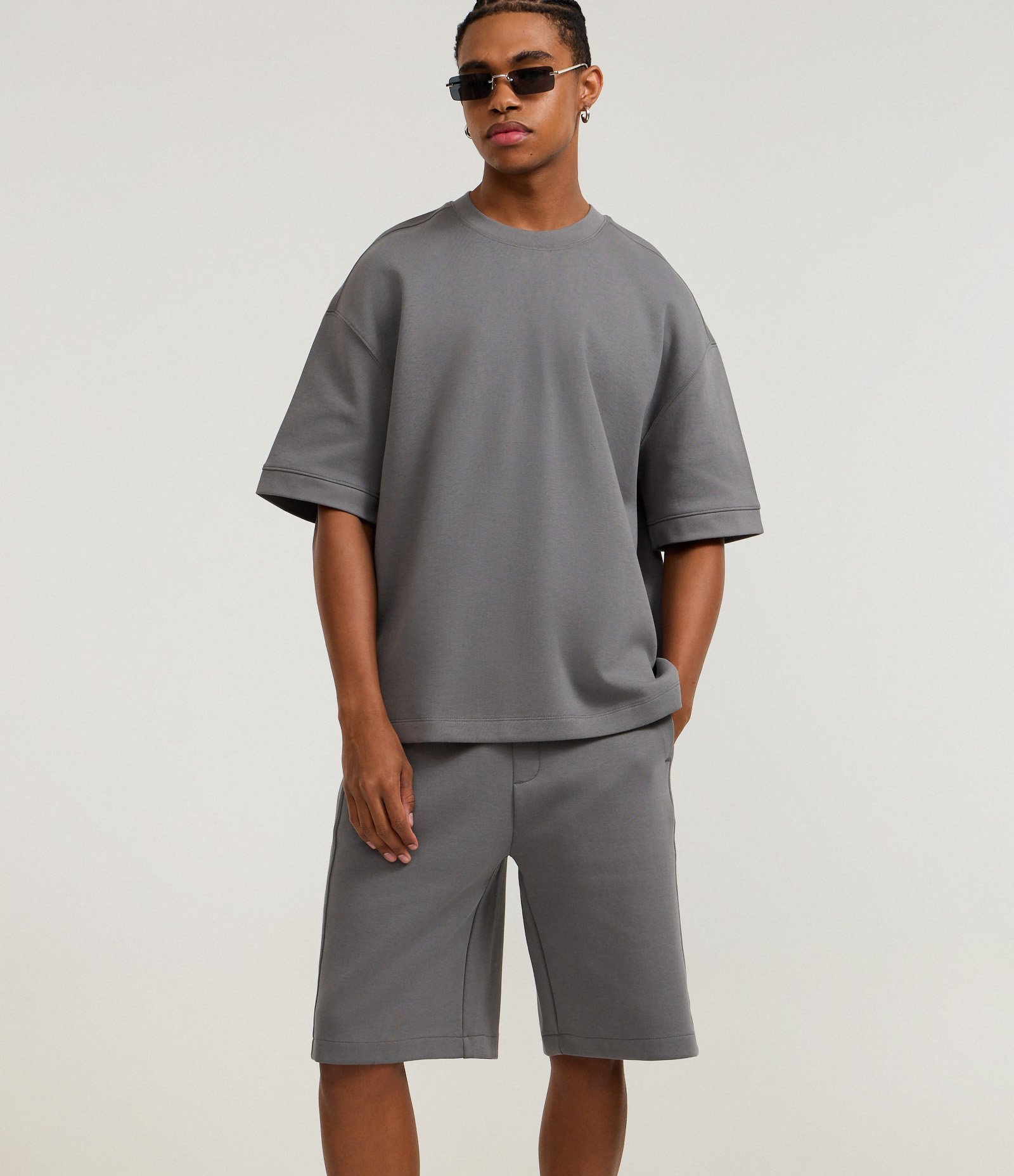 Bermuda em Algodão com Bolsos Cinza 3