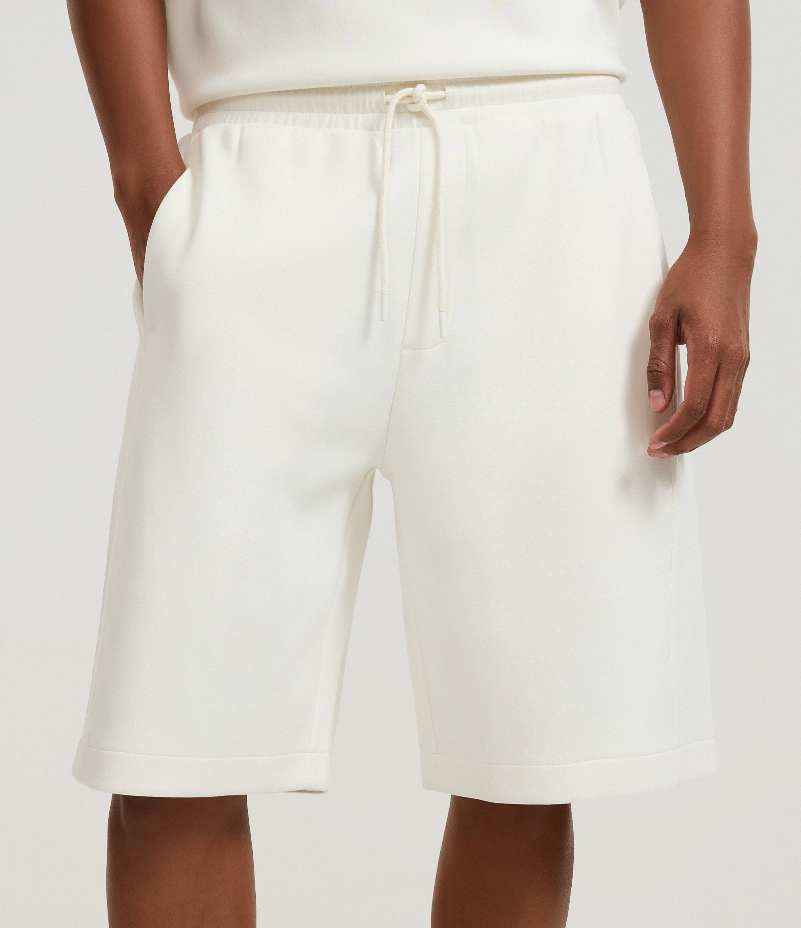 Bermuda em Algodão com Bolsos Branco 2