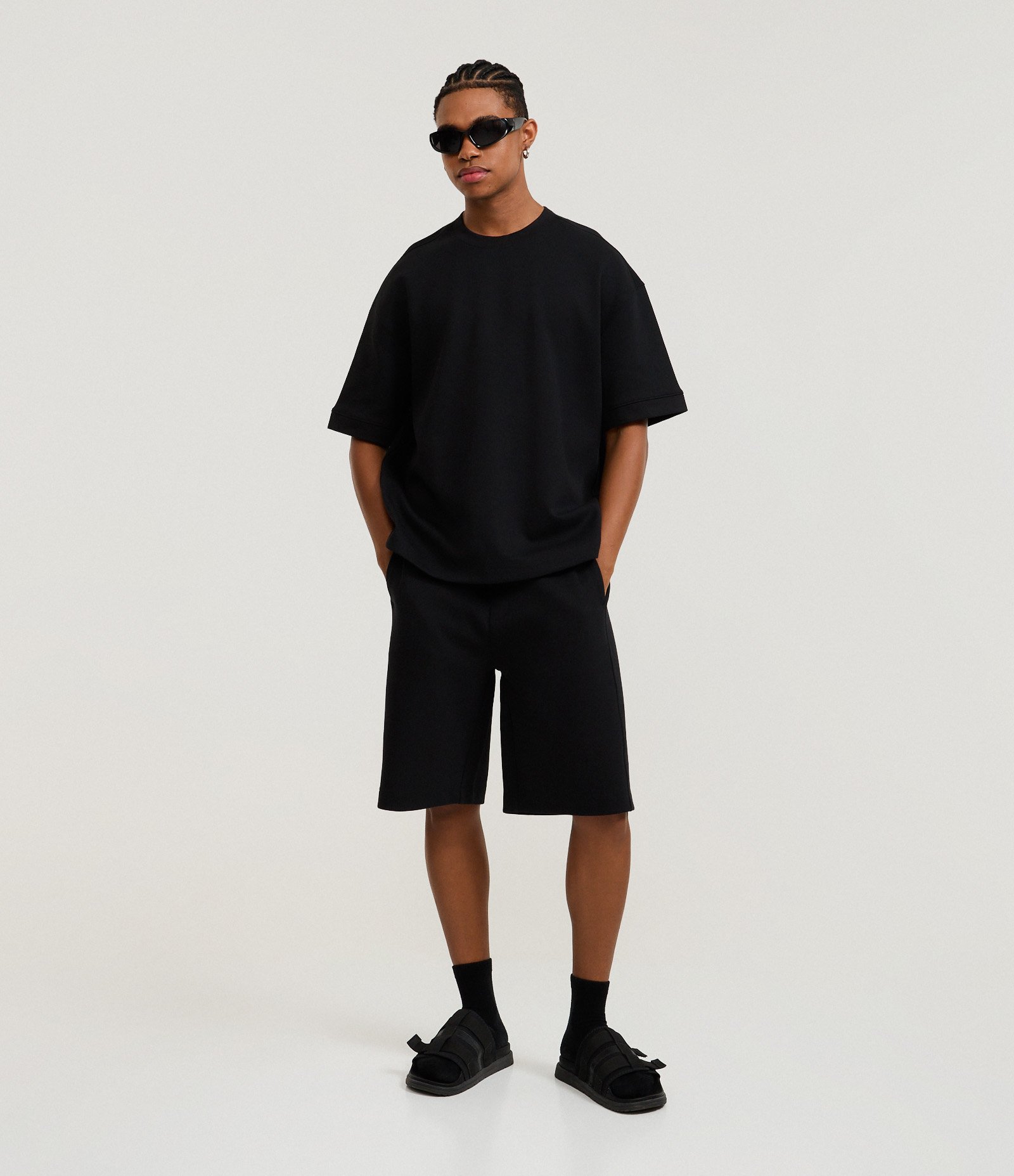 Bermuda em Algodão com Bolsos Preto 1