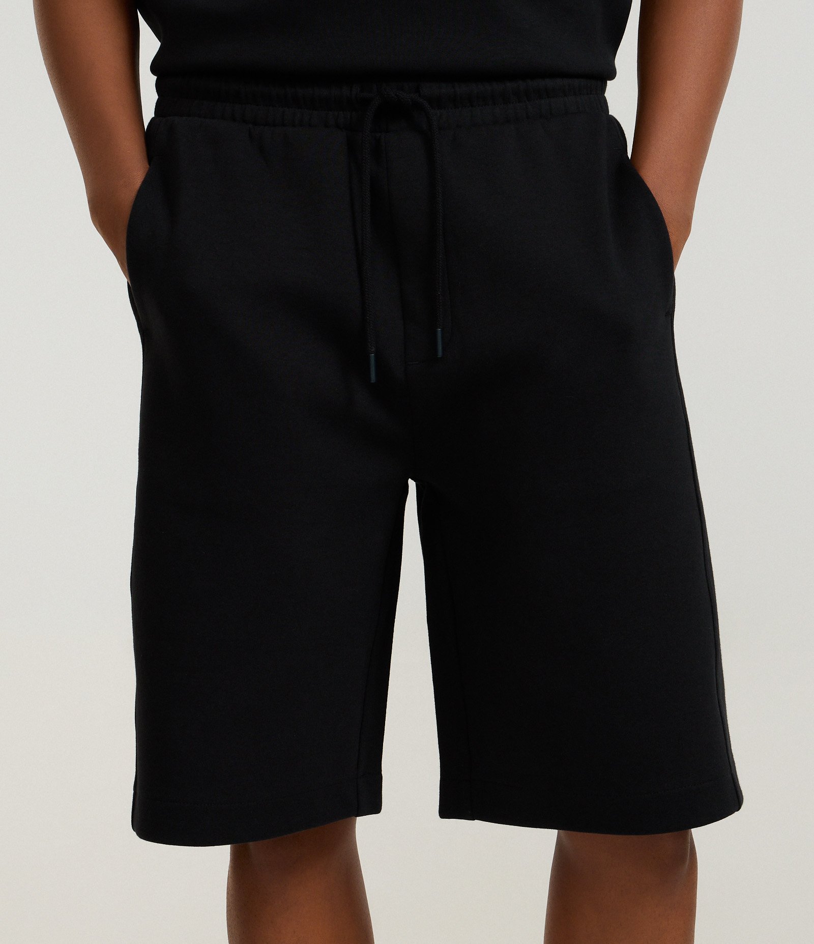 Bermuda em Algodão com Bolsos Preto 2