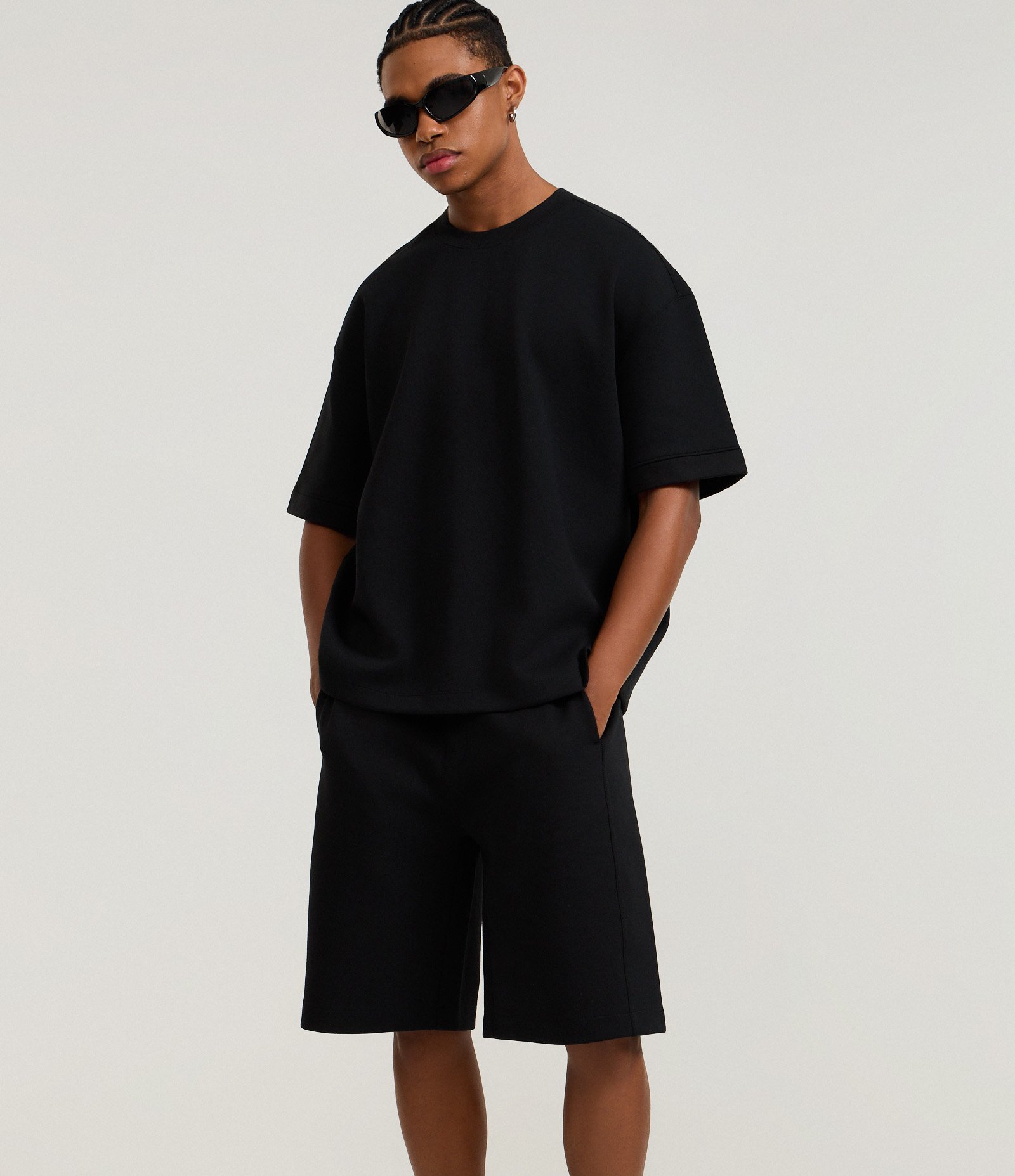 Bermuda em Algodão com Bolsos Preto 3